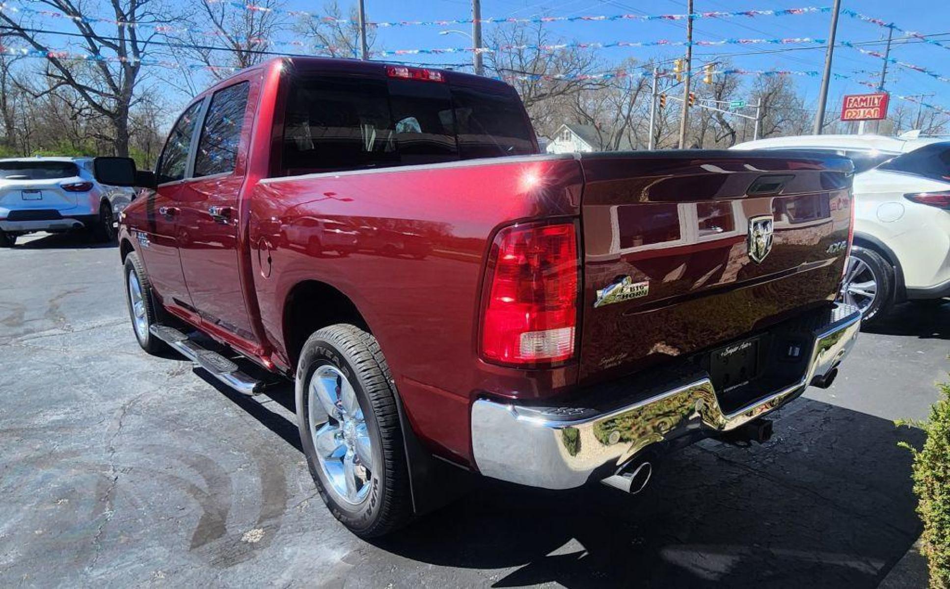 2016 BURGUN RAM 1500 SLT - 4WD (3C6RR7LT7GG) with an 5.7L engine, Automatic transmission, located at 101 S. Halleck St., DeMotte, 46310, (219) 987-2922, 41.202343, -87.198189 - Photo #3