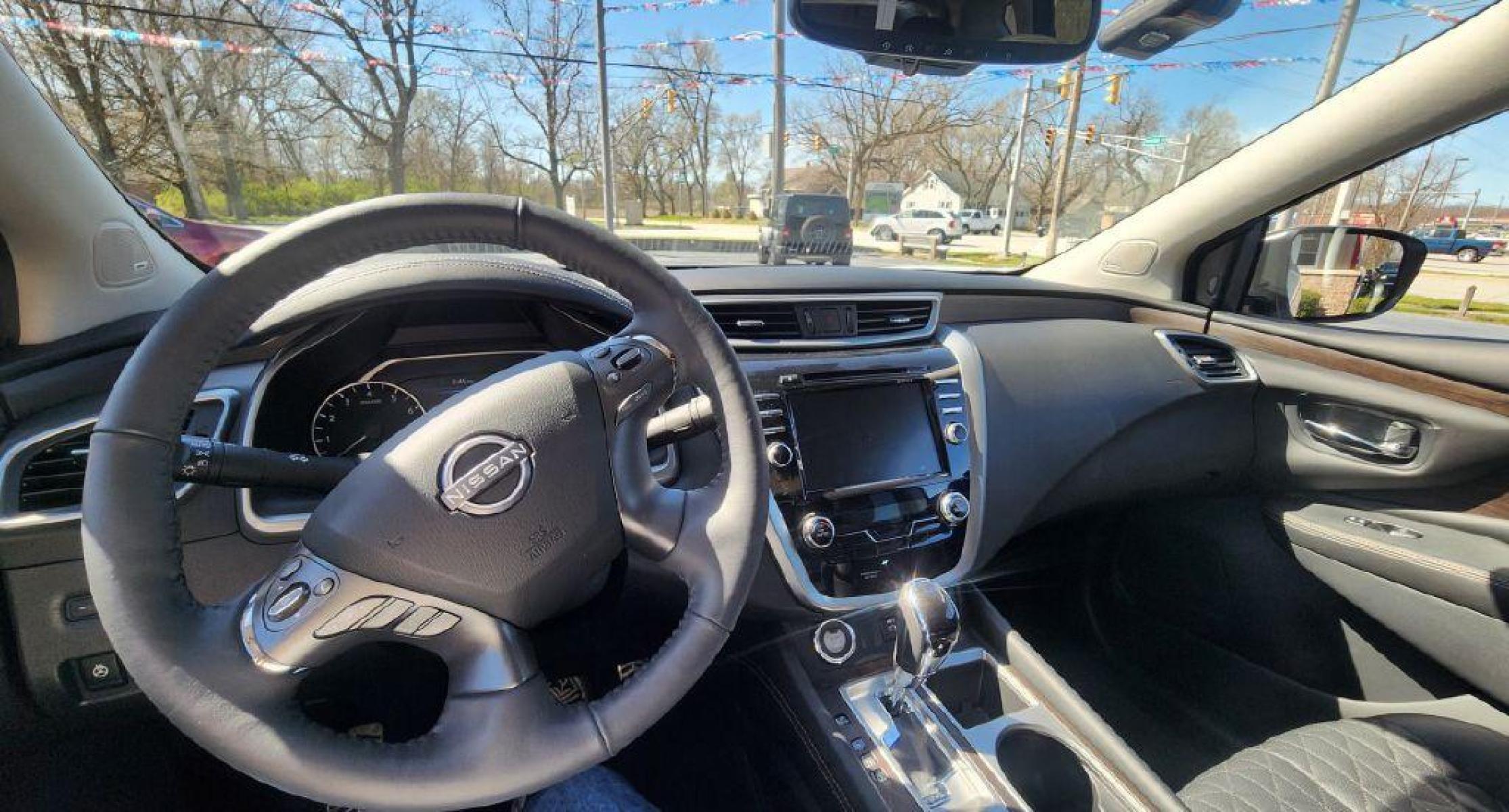 2023 WHITE NISSAN MURANO PLATINUM - AWD (5N1AZ2DS6PC) with an 3.5L engine, Automatic transmission, located at 101 S. Halleck St., DeMotte, 46310, (219) 987-2922, 41.202343, -87.198189 - Photo #10