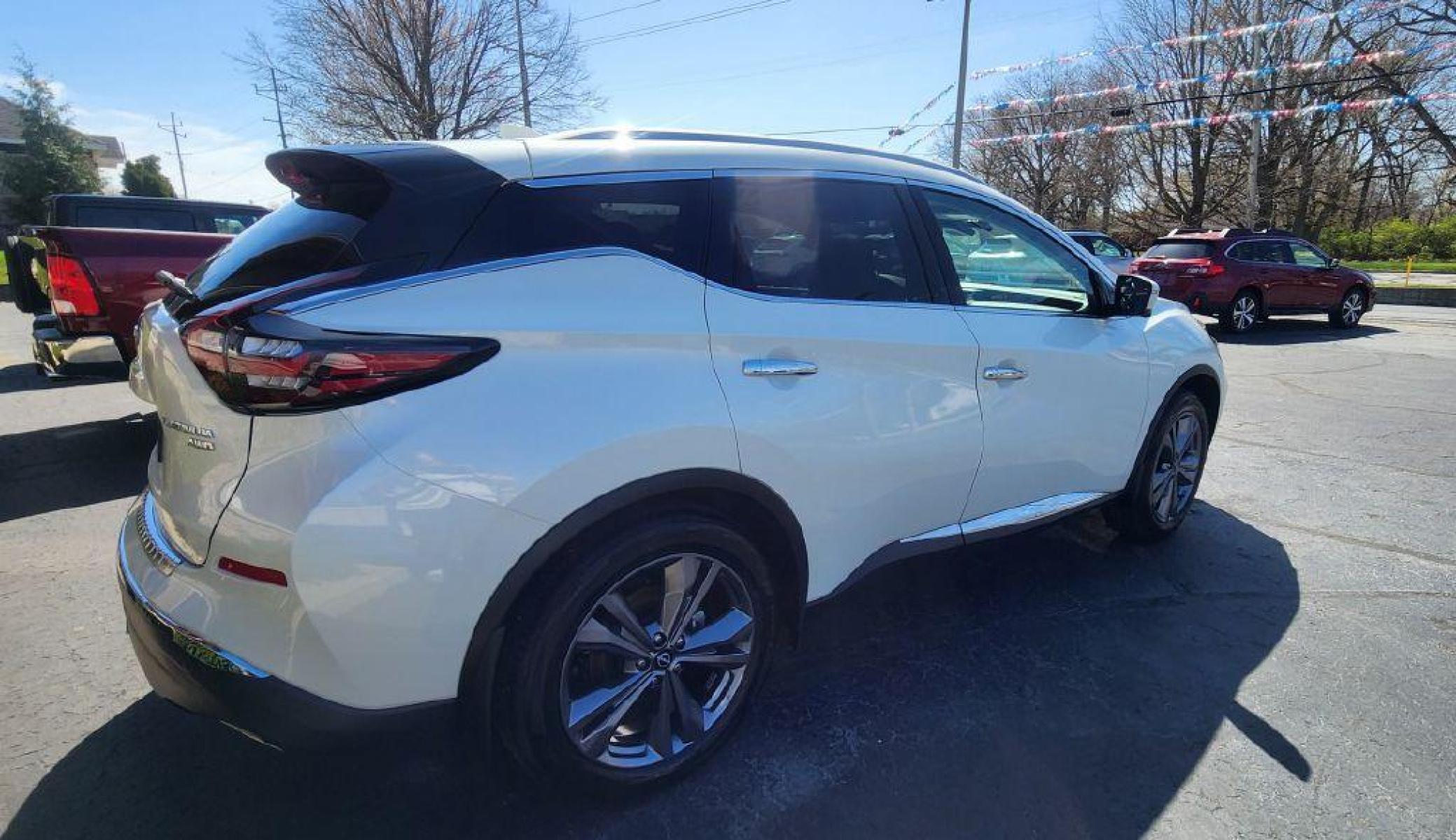 2023 WHITE NISSAN MURANO PLATINUM - AWD (5N1AZ2DS6PC) with an 3.5L engine, Automatic transmission, located at 101 S. Halleck St., DeMotte, 46310, (219) 987-2922, 41.202343, -87.198189 - Photo #2