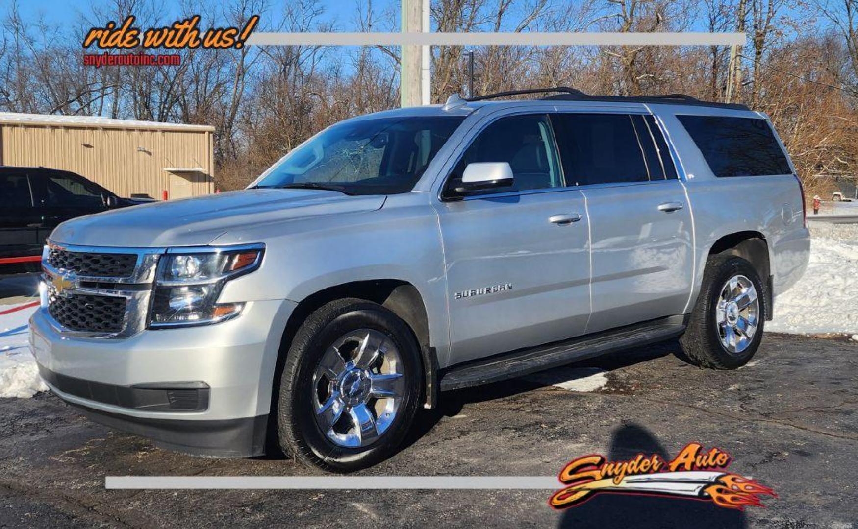 2017 SILVER /Ebony CHEVROLET SUBURBAN 1500 LT - 4WD (1GNSKHKC1HR) with an 5.3L engine, Automatic transmission, located at 101 S. Halleck St., DeMotte, 46310, (219) 987-2922, 41.202343, -87.198189 - Photo#0