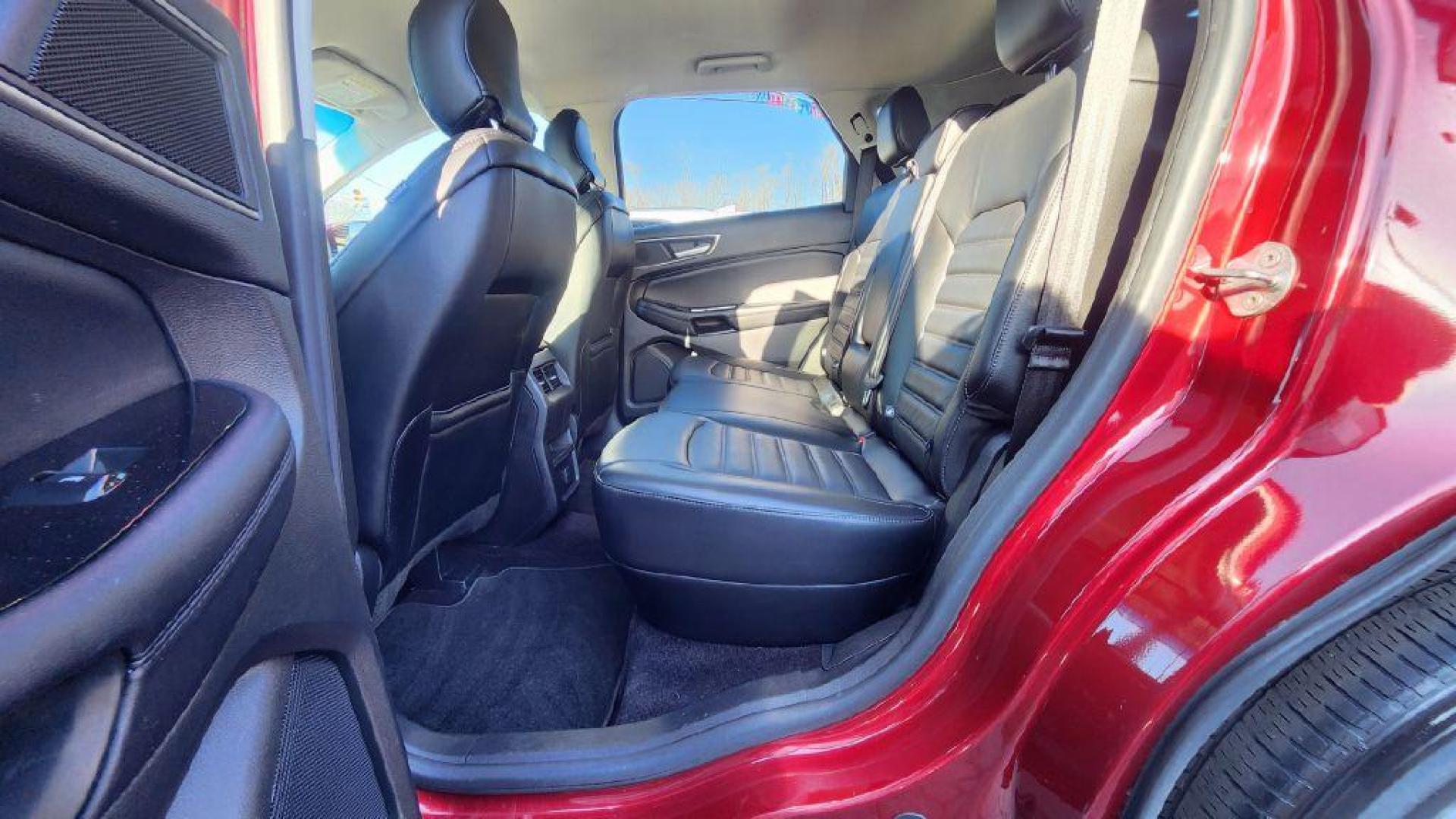 2015 RED /Charcoal FORD EDGE SEL - AWD (2FMTK4J90FB) with an 2.0L engine, Automatic transmission, located at 101 S. Halleck St., DeMotte, 46310, (219) 987-2922, 41.202343, -87.198189 - Photo#18