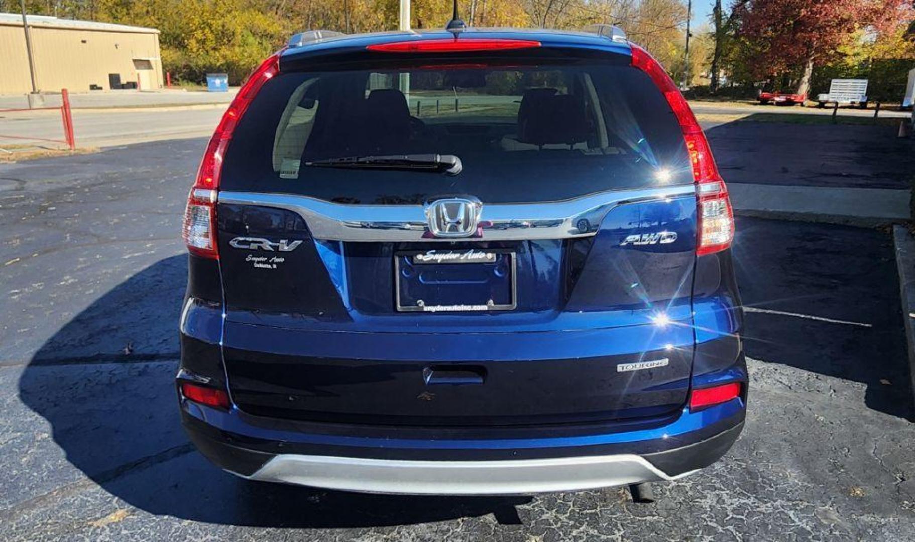 2015 BLUE /Gray, leather HONDA CR-V TOURING - AWD (5J6RM4H93FL) with an 2.4L engine, Continuously Variable transmission, located at 101 S. Halleck St., DeMotte, 46310, (219) 987-2922, 41.202343, -87.198189 - Photo#4