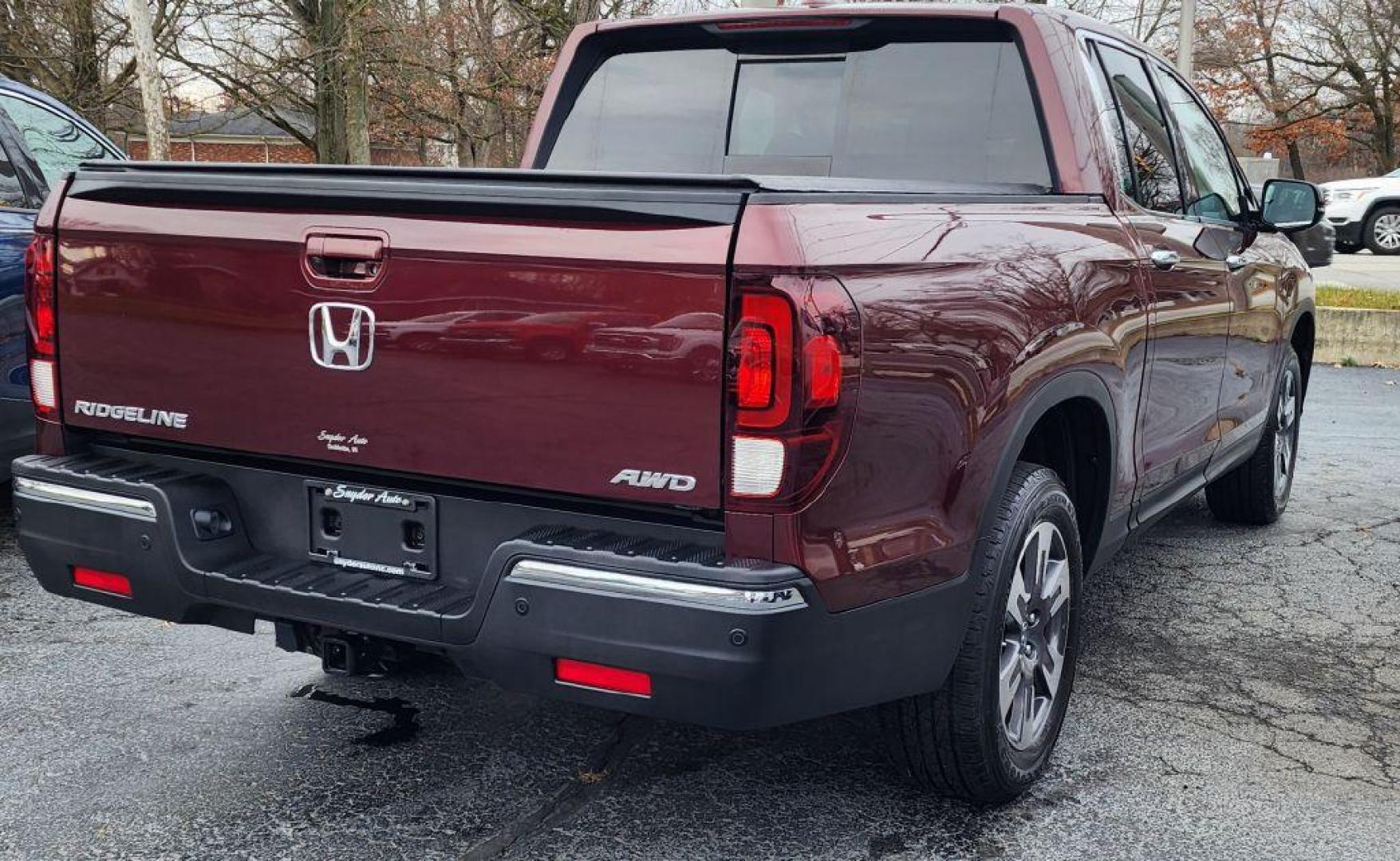 2018 BURGUN /Beige HONDA RIDGELINE RTL - AWD (5FPYK3F71JB) with an 3.5L engine, Automatic transmission, located at 101 S. Halleck St., DeMotte, 46310, (219) 987-2922, 41.202343, -87.198189 - Photo#2