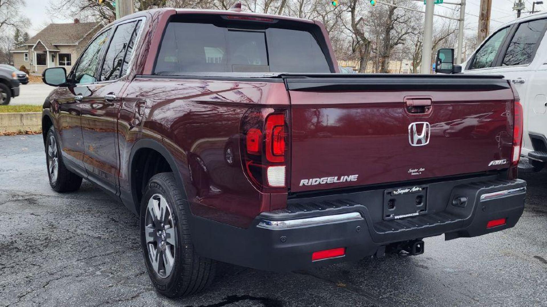 2018 BURGUN /Beige HONDA RIDGELINE RTL - AWD (5FPYK3F71JB) with an 3.5L engine, Automatic transmission, located at 101 S. Halleck St., DeMotte, 46310, (219) 987-2922, 41.202343, -87.198189 - Photo#3