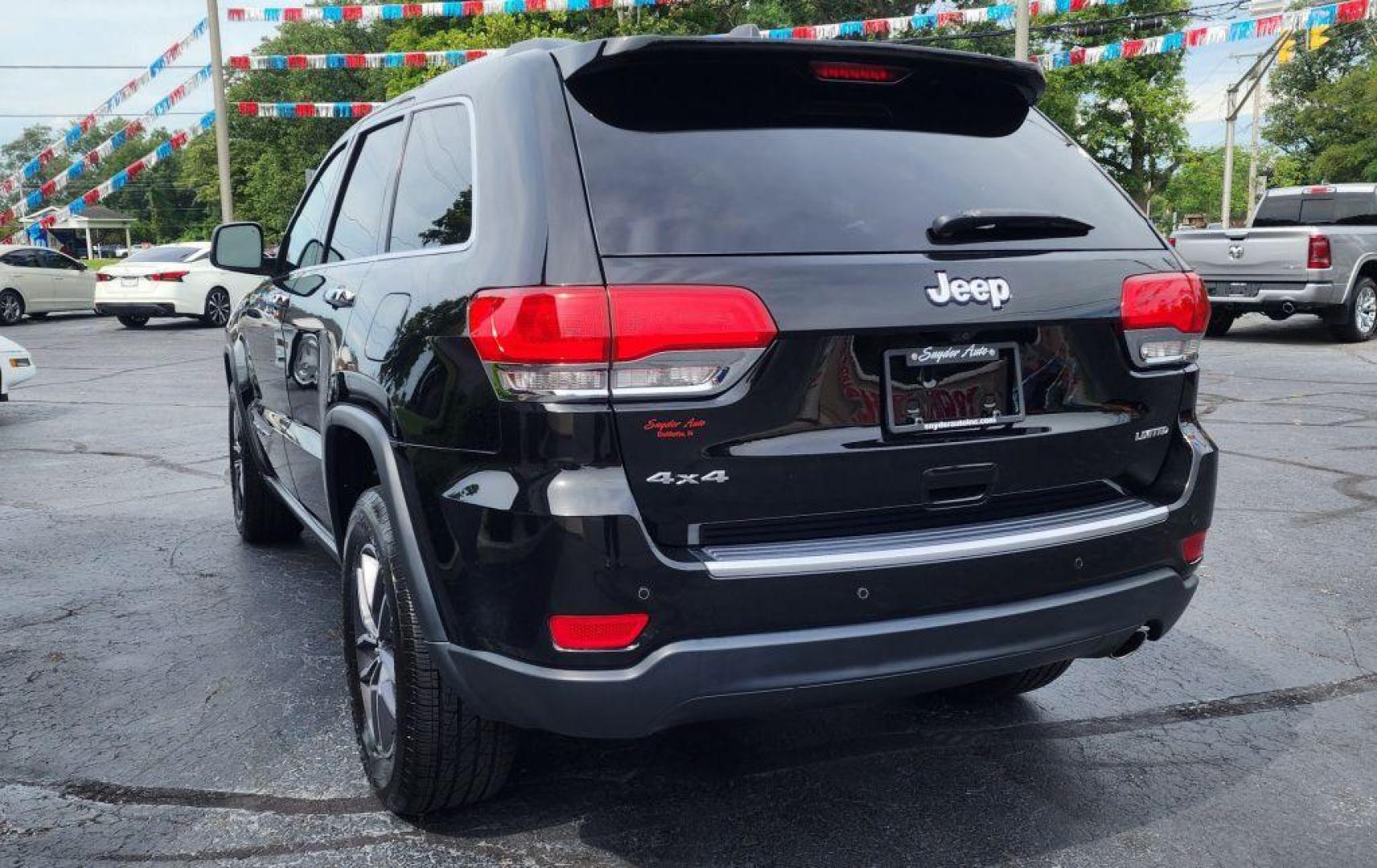 2018 BLACK JEEP GRAND CHEROKEE LIMITED - 4WD (1C4RJFBG4JC) with an 3.6L engine, Automatic transmission, located at 101 S. Halleck St., DeMotte, 46310, (219) 987-2922, 41.202343, -87.198189 - Photo#3