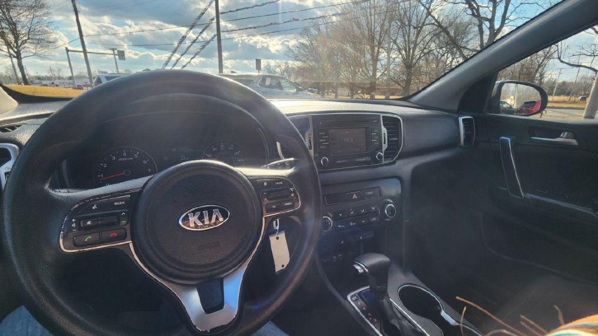 2017 GRAY KIA SPORTAGE LX - FWD (KNDPM3AC2H7) with an 2.4L engine, Automatic transmission, located at 101 S. Halleck St., DeMotte, 46310, (219) 987-2922, 41.202343, -87.198189 - Photo#10