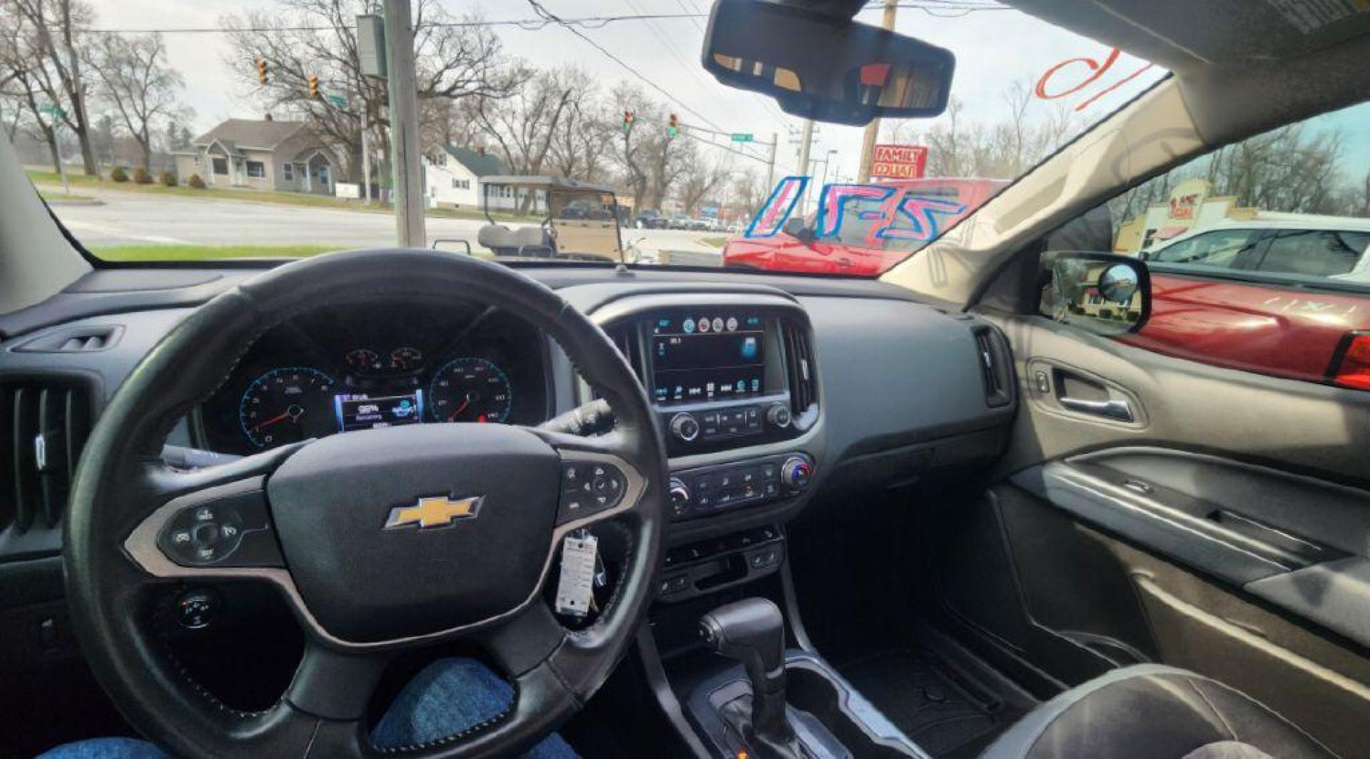 2016 BRONZE CHEVROLET COLORADO Z71 - 4WD (1GCGTDE36G1) with an 3.6L engine, Automatic transmission, located at 101 S. Halleck St., DeMotte, 46310, (219) 987-2922, 41.202343, -87.198189 - Photo#13