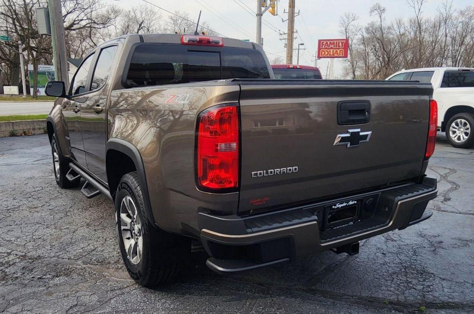 2016 BRONZE CHEVROLET COLORADO Z71 - 4WD (1GCGTDE36G1) with an 3.6L engine, Automatic transmission, located at 101 S. Halleck St., DeMotte, 46310, (219) 987-2922, 41.202343, -87.198189 - Photo#4