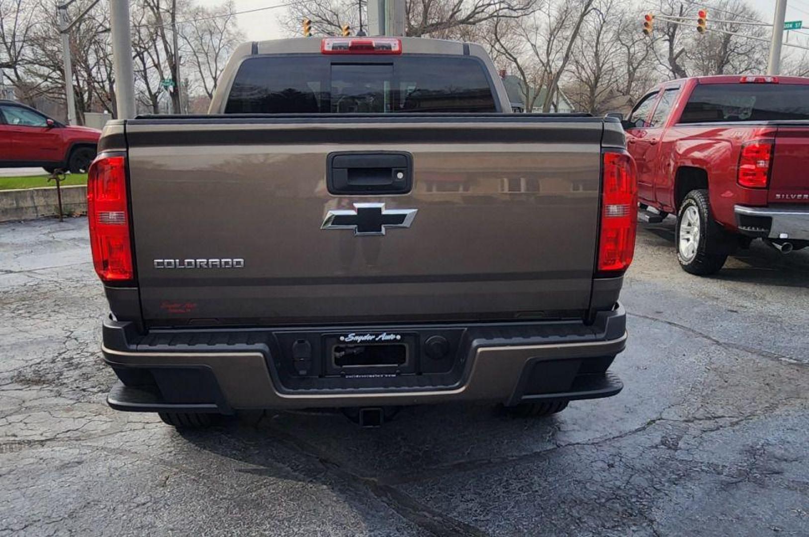 2016 BRONZE CHEVROLET COLORADO Z71 - 4WD (1GCGTDE36G1) with an 3.6L engine, Automatic transmission, located at 101 S. Halleck St., DeMotte, 46310, (219) 987-2922, 41.202343, -87.198189 - Photo#5