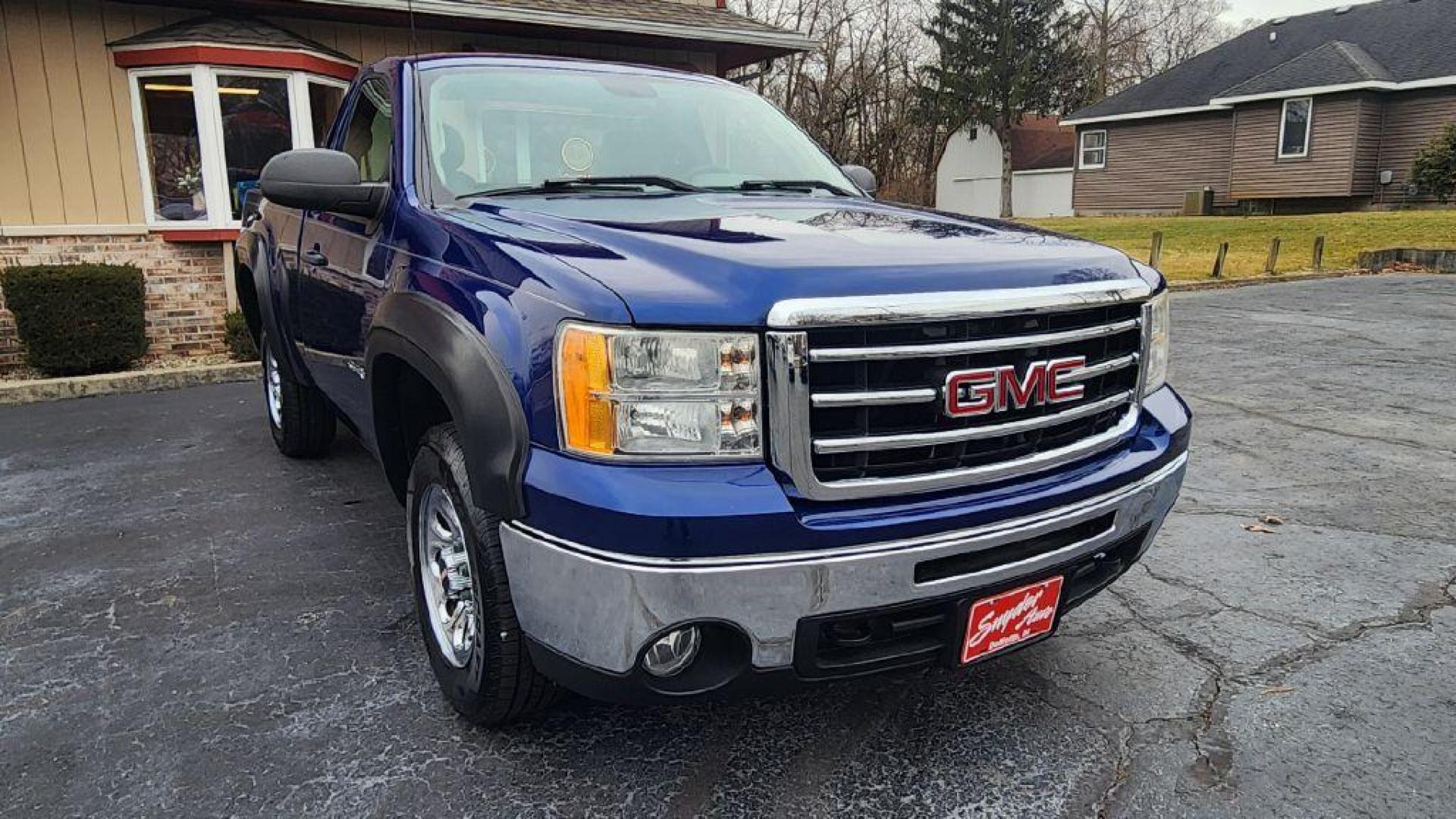 2013 BLUE GMC SIERRA 1500 - RWD (1GTN1TEX3DZ) with an 4.3L engine, Automatic transmission, located at 101 S. Halleck St., DeMotte, 46310, (219) 987-2922, 41.202343, -87.198189 - Photo#1