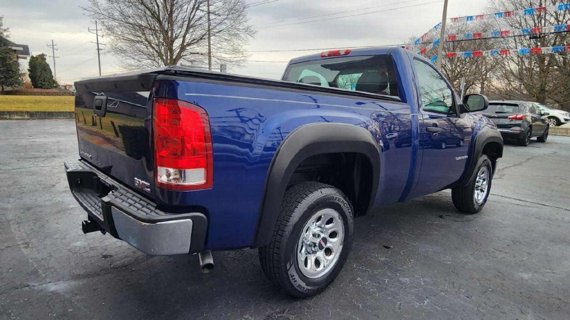 2013 BLUE GMC SIERRA 1500 - RWD (1GTN1TEX3DZ) with an 4.3L engine, Automatic transmission, located at 101 S. Halleck St., DeMotte, 46310, (219) 987-2922, 41.202343, -87.198189 - Photo#2