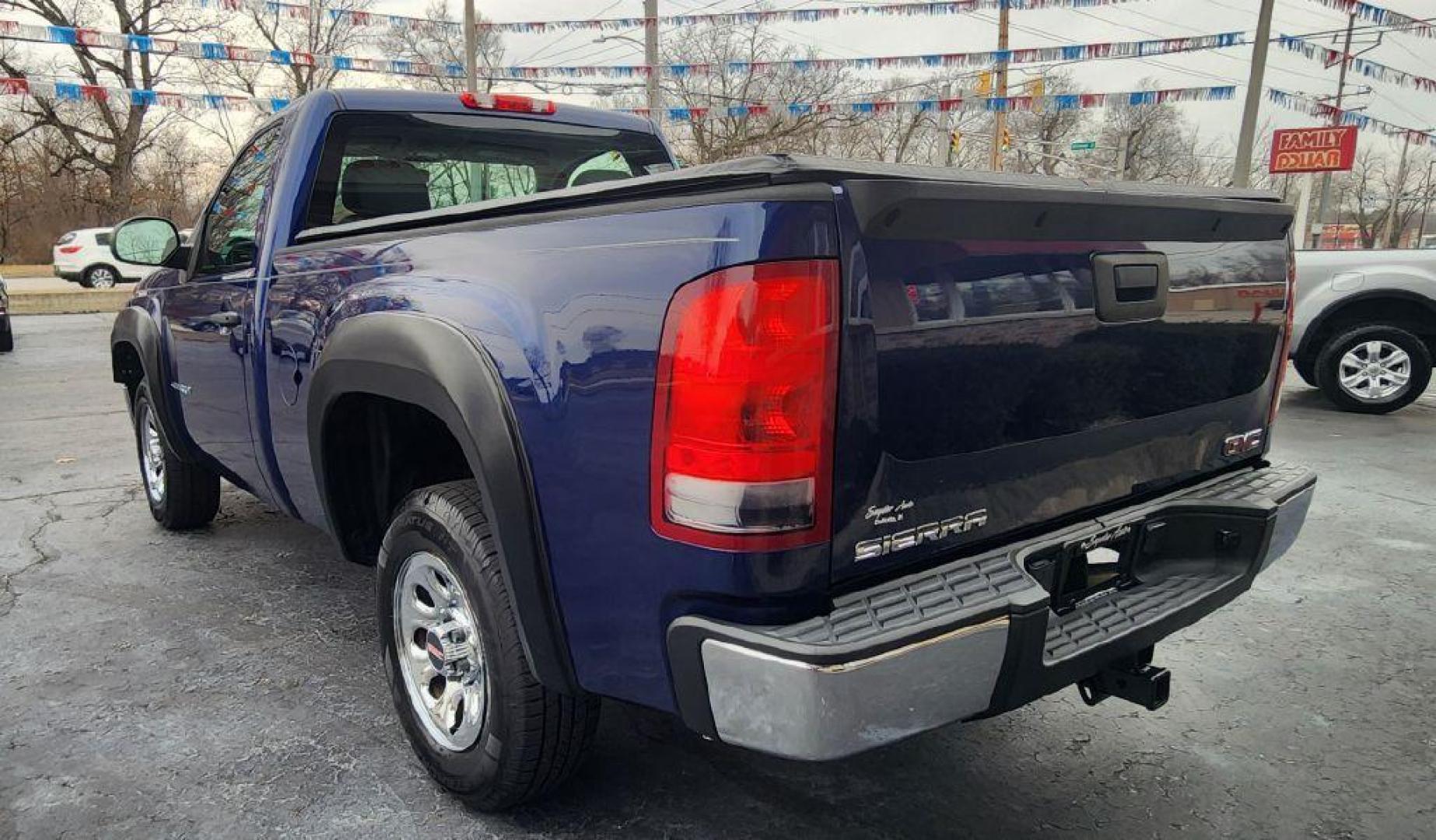 2013 BLUE GMC SIERRA 1500 - RWD (1GTN1TEX3DZ) with an 4.3L engine, Automatic transmission, located at 101 S. Halleck St., DeMotte, 46310, (219) 987-2922, 41.202343, -87.198189 - Photo#3