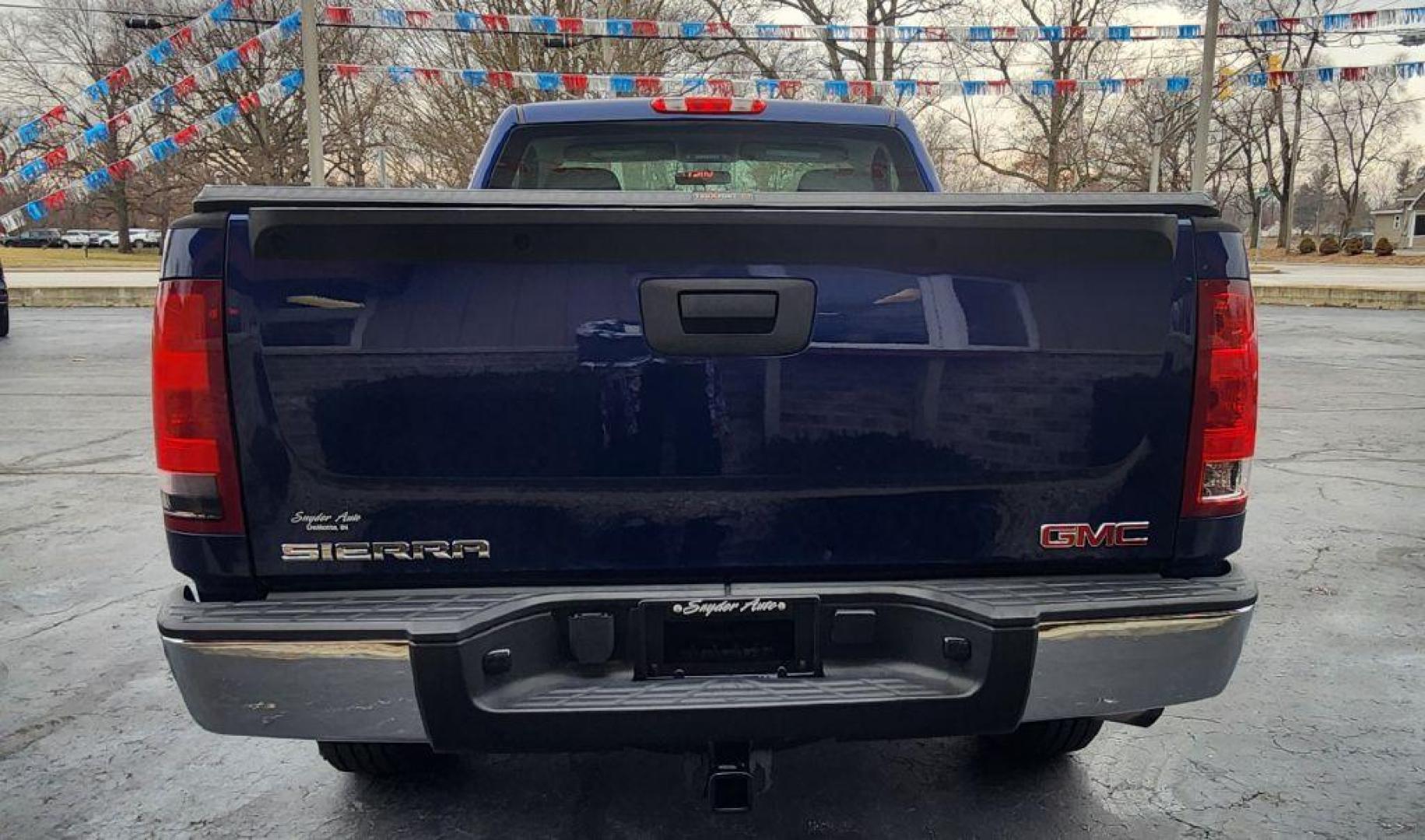 2013 BLUE GMC SIERRA 1500 - RWD (1GTN1TEX3DZ) with an 4.3L engine, Automatic transmission, located at 101 S. Halleck St., DeMotte, 46310, (219) 987-2922, 41.202343, -87.198189 - Photo#4