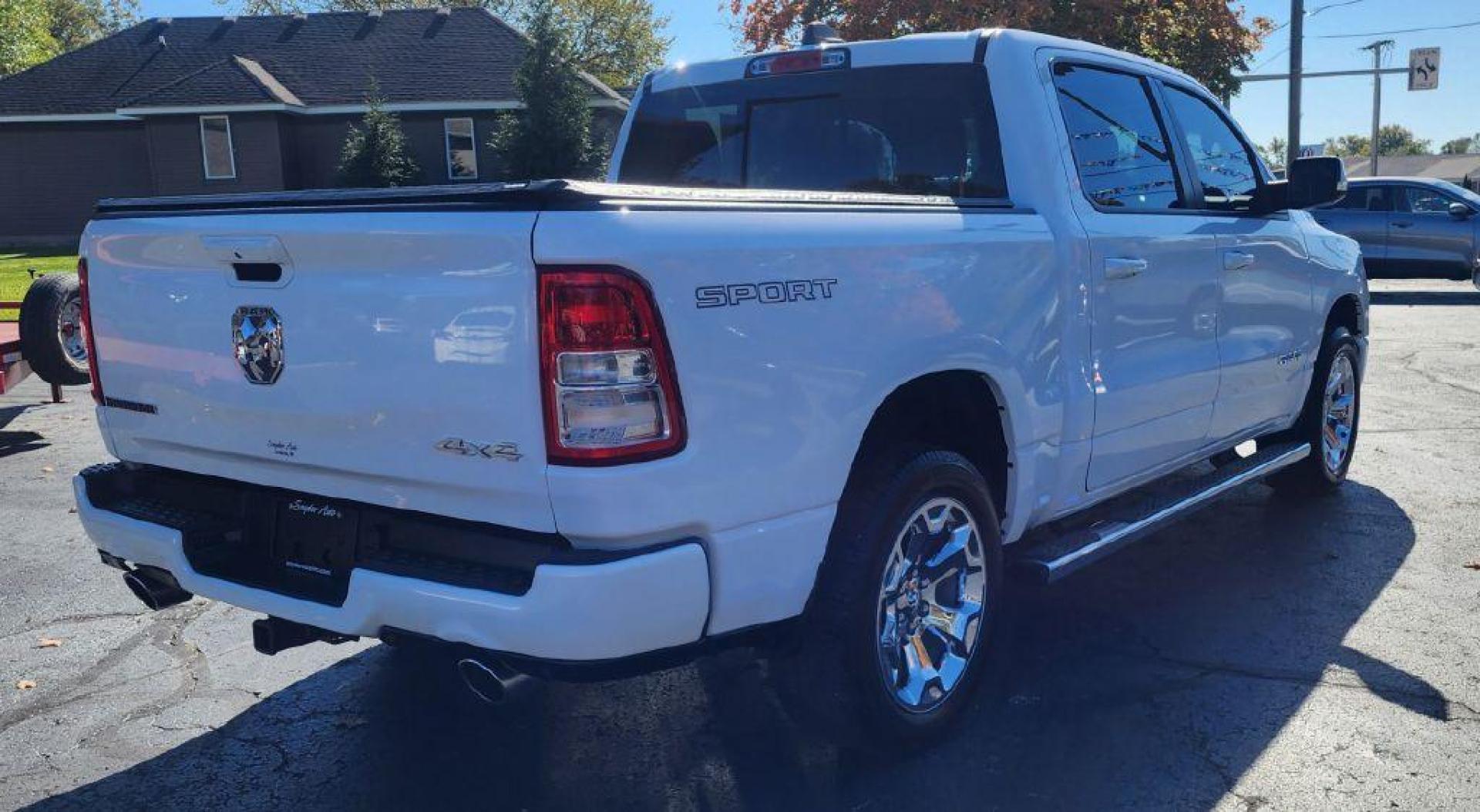 2020 WHITE RAM 1500 BIG HORN/LONE STAR- 4WD (1C6SRFFT2LN) with an 5.7L engine, Automatic transmission, located at 101 S. Halleck St., DeMotte, 46310, (219) 987-2922, 41.202343, -87.198189 - Photo#2