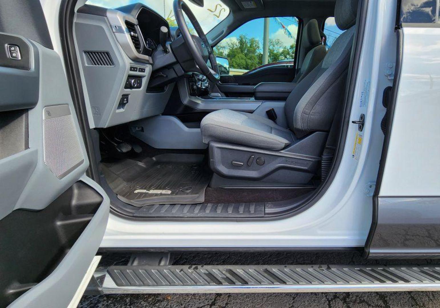 2022 WHITE FORD F150 SUPERCREW - 4WD (1FTFW1E81NK) with an 3.5L engine, Automatic transmission, located at 101 S. Halleck St., DeMotte, 46310, (219) 987-2922, 41.202343, -87.198189 - Photo#33