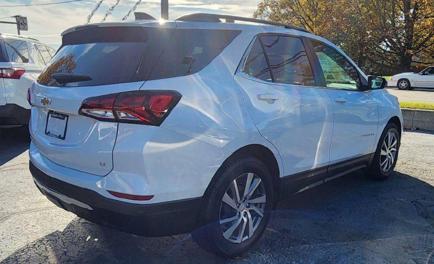 2022 WHITE CHEVROLET EQUINOX LT - FWD (3GNAXKEV6NL) with an 1.5L engine, Automatic transmission, located at 101 S. Halleck St., DeMotte, 46310, (219) 987-2922, 41.202343, -87.198189 - Photo#2