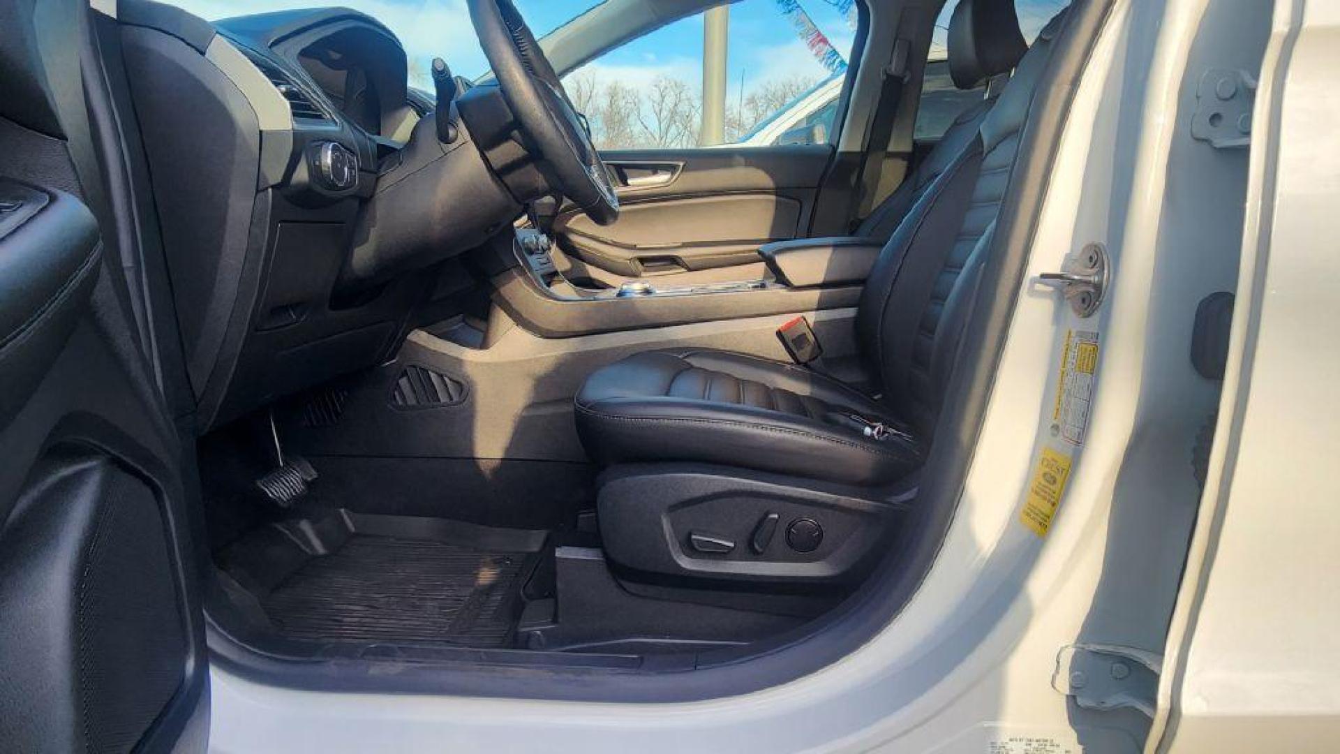 2022 WHITE FORD EDGE SEL - AWD (2FMPK4J9XNB) with an 2.0L engine, Automatic transmission, located at 101 S. Halleck St., DeMotte, 46310, (219) 987-2922, 41.202343, -87.198189 - Photo#5