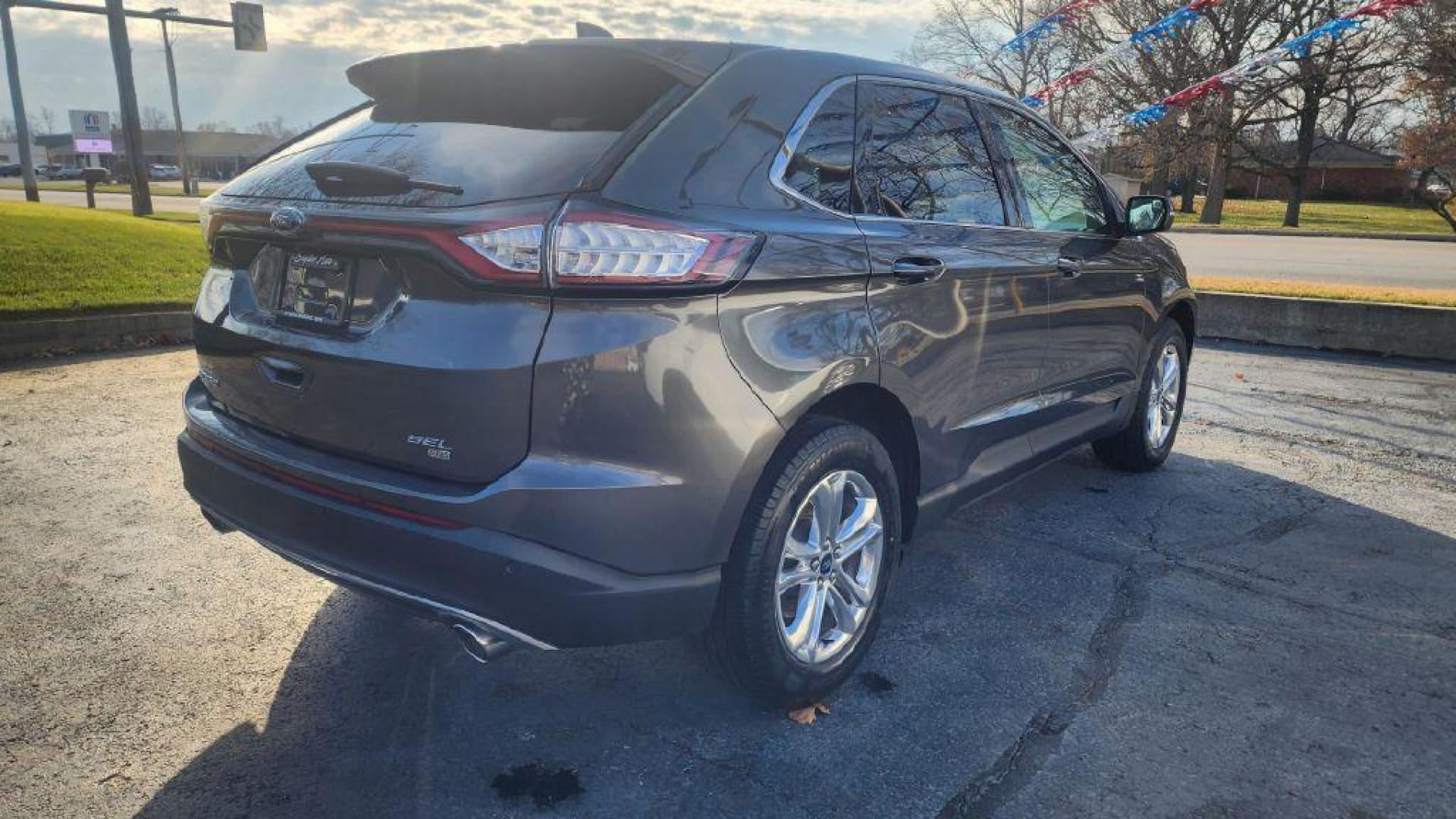 2018 GRAY FORD EDGE SEL - AWD (2FMPK4J82JB) with an 3.5L engine, Automatic transmission, located at 101 S. Halleck St., DeMotte, 46310, (219) 987-2922, 41.202343, -87.198189 - Photo#2