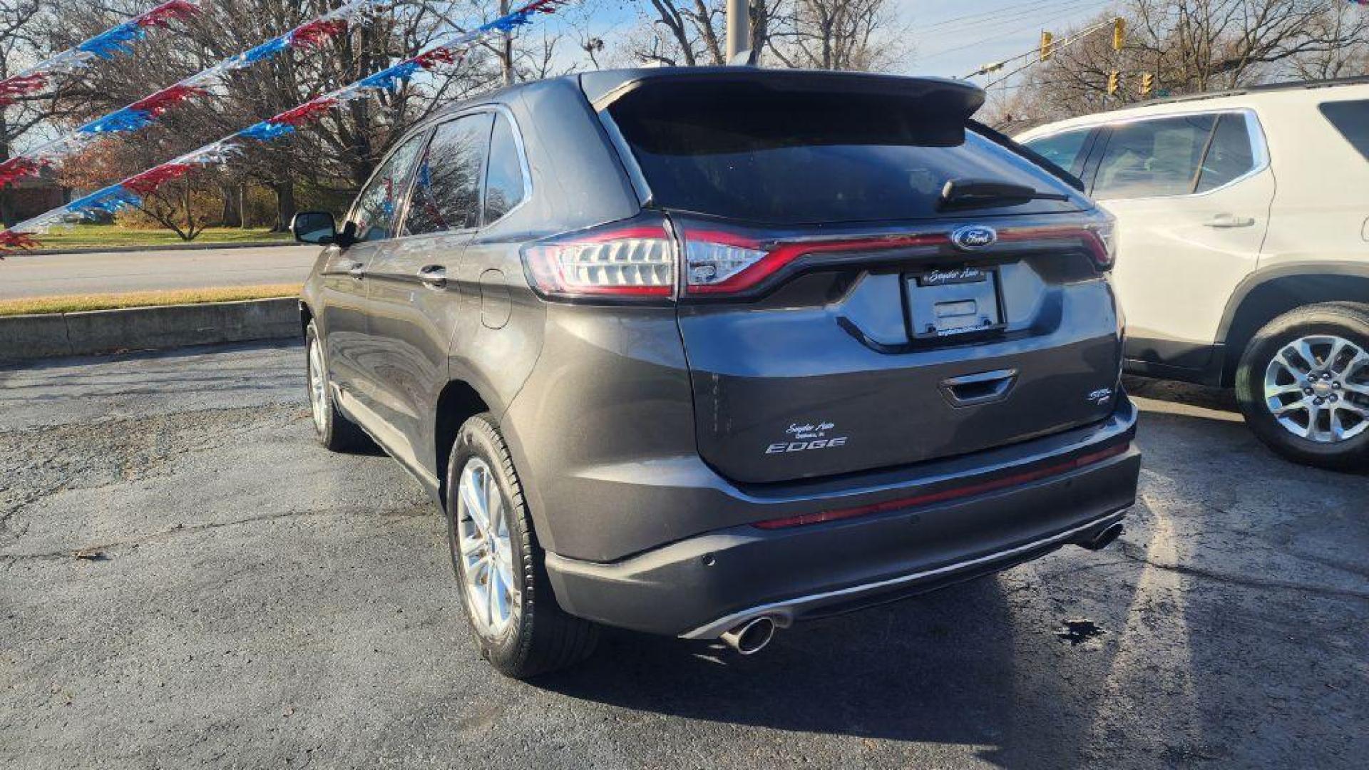 2018 GRAY FORD EDGE SEL - AWD (2FMPK4J82JB) with an 3.5L engine, Automatic transmission, located at 101 S. Halleck St., DeMotte, 46310, (219) 987-2922, 41.202343, -87.198189 - Photo#3