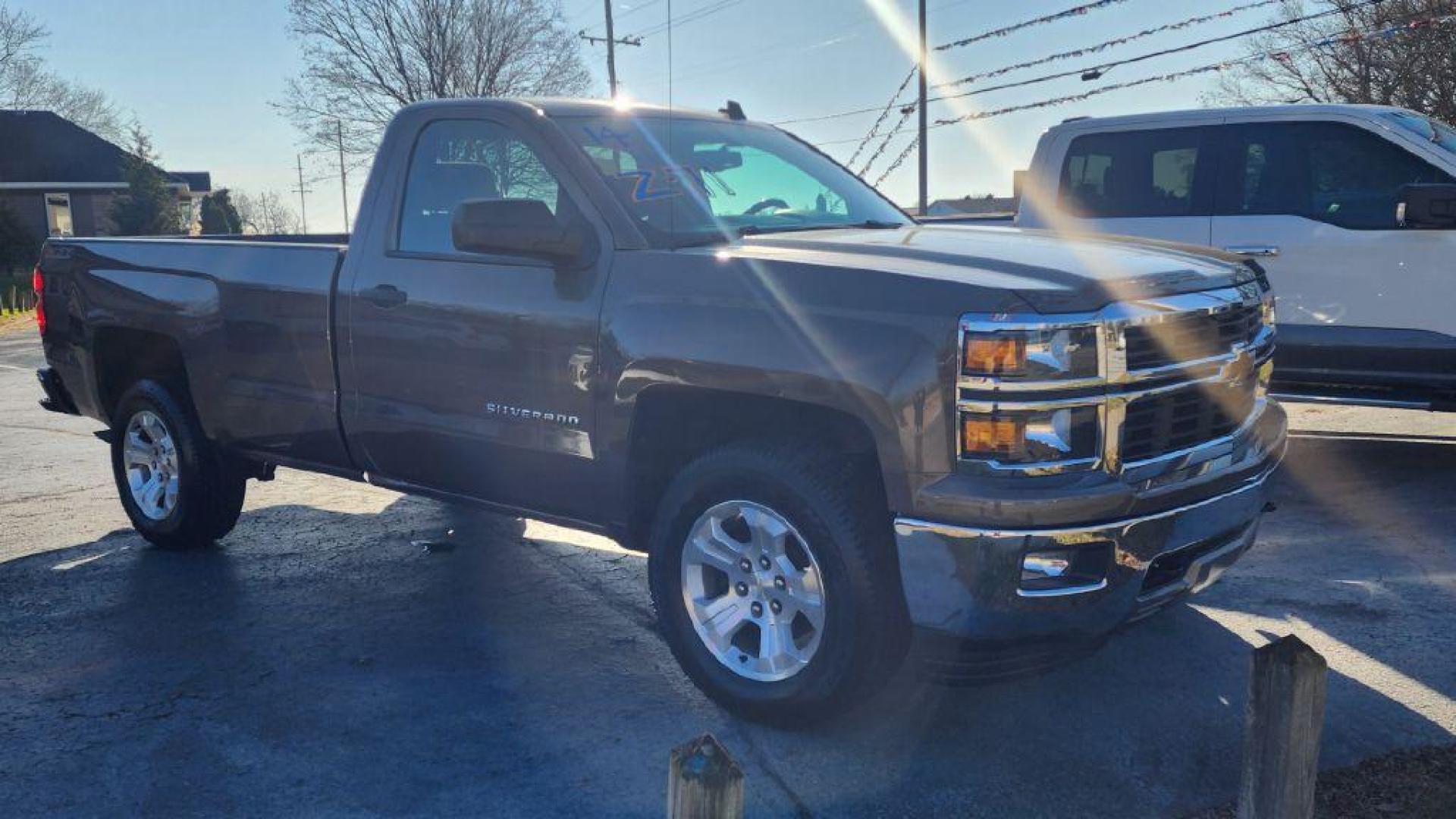 2014 BRONZE CHEVROLET SILVERADO 1500 LT (1GCNKREC2EZ) with an 5.3L engine, Automatic transmission, located at 101 S. Halleck St., DeMotte, 46310, (219) 987-2922, 41.202343, -87.198189 - Photo#1