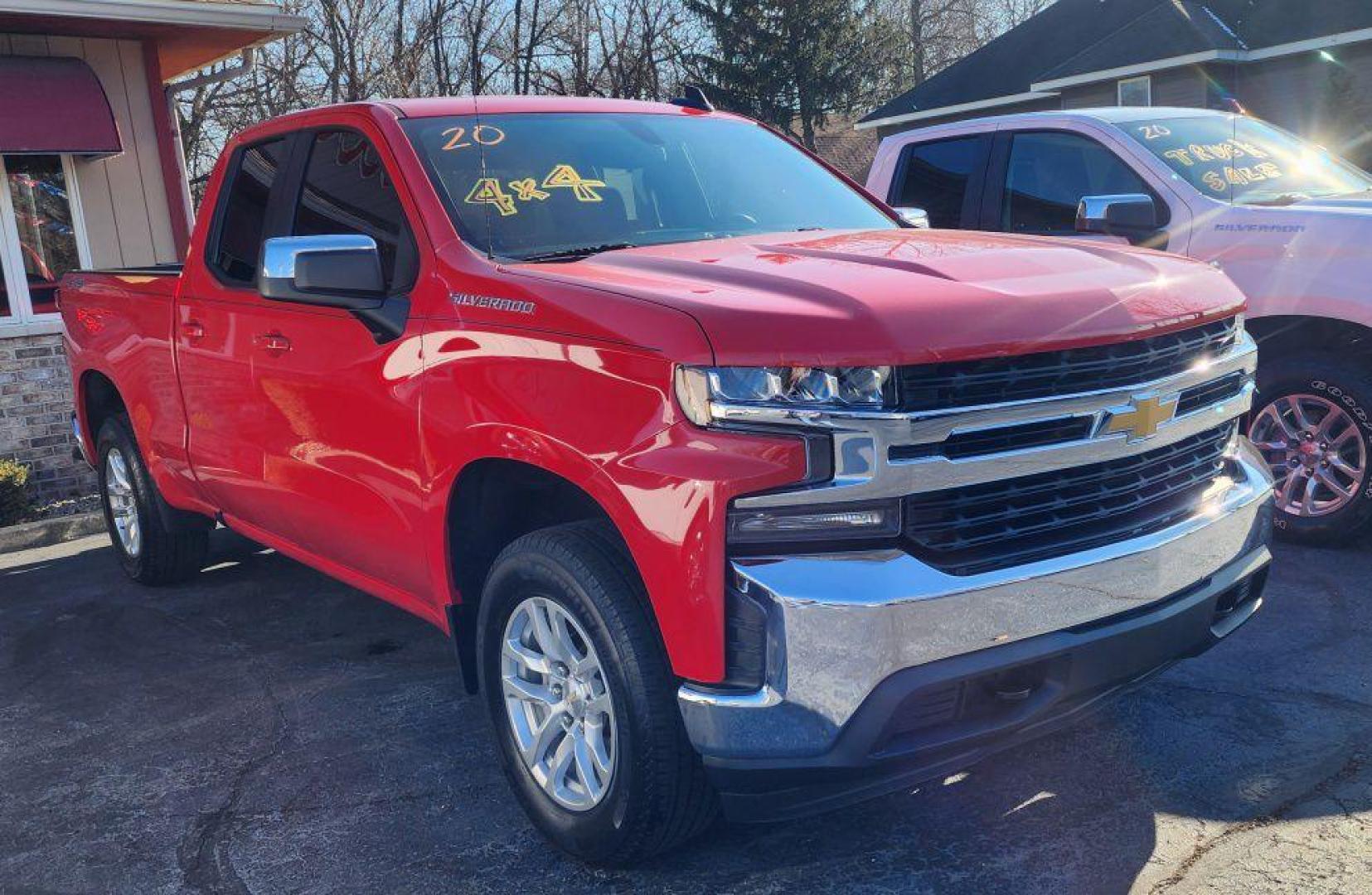 2020 RED CHEVROLET SILVERADO 1500 LT (1GCRYDED2LZ) with an 5.3L engine, Automatic transmission, located at 101 S. Halleck St., DeMotte, 46310, (219) 987-2922, 41.202343, -87.198189 - Photo#1