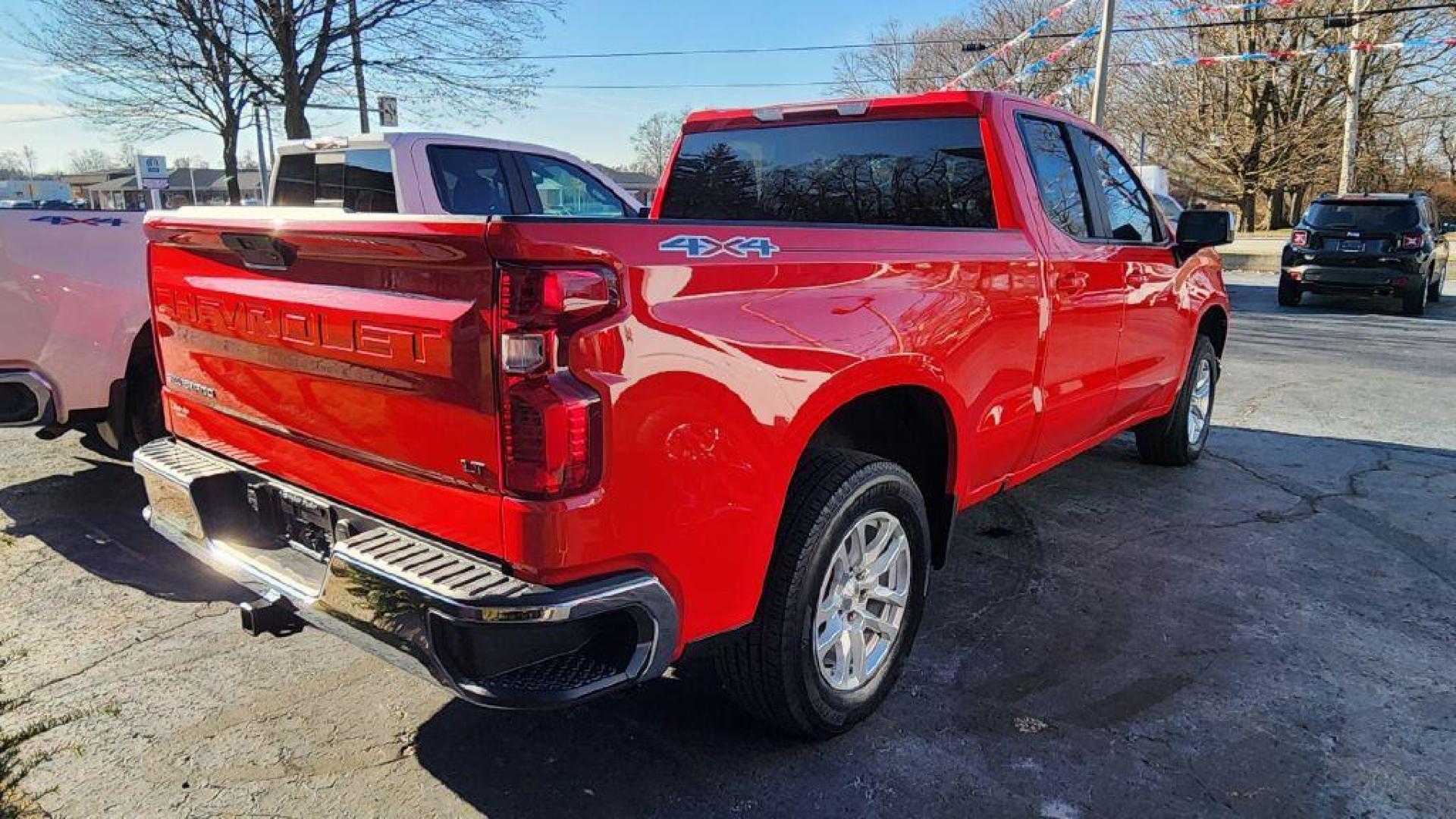 2020 RED CHEVROLET SILVERADO 1500 LT (1GCRYDED2LZ) with an 5.3L engine, Automatic transmission, located at 101 S. Halleck St., DeMotte, 46310, (219) 987-2922, 41.202343, -87.198189 - Photo#2