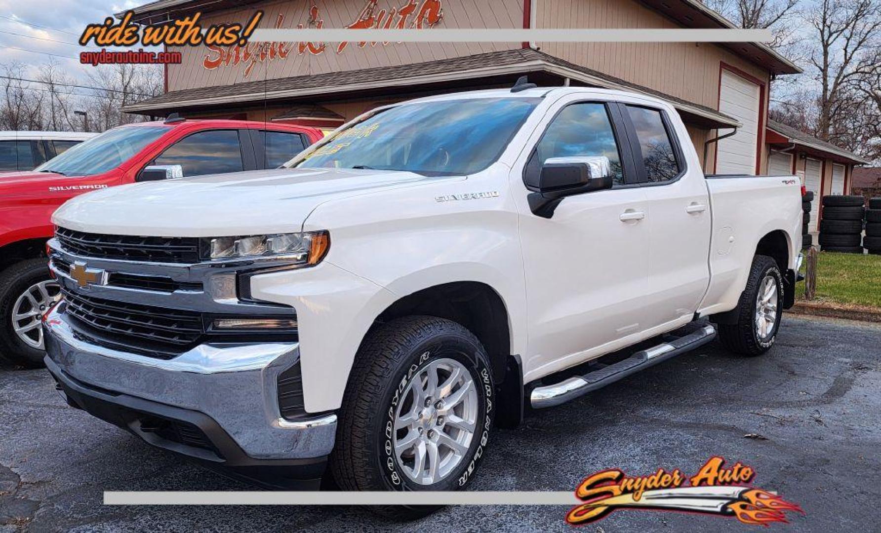 2020 WHITE CHEVROLET SILVERADO 1500 LT (1GCRYDED5LZ) with an 5.3L engine, Automatic transmission, located at 101 S. Halleck St., DeMotte, 46310, (219) 987-2922, 41.202343, -87.198189 - Photo#0