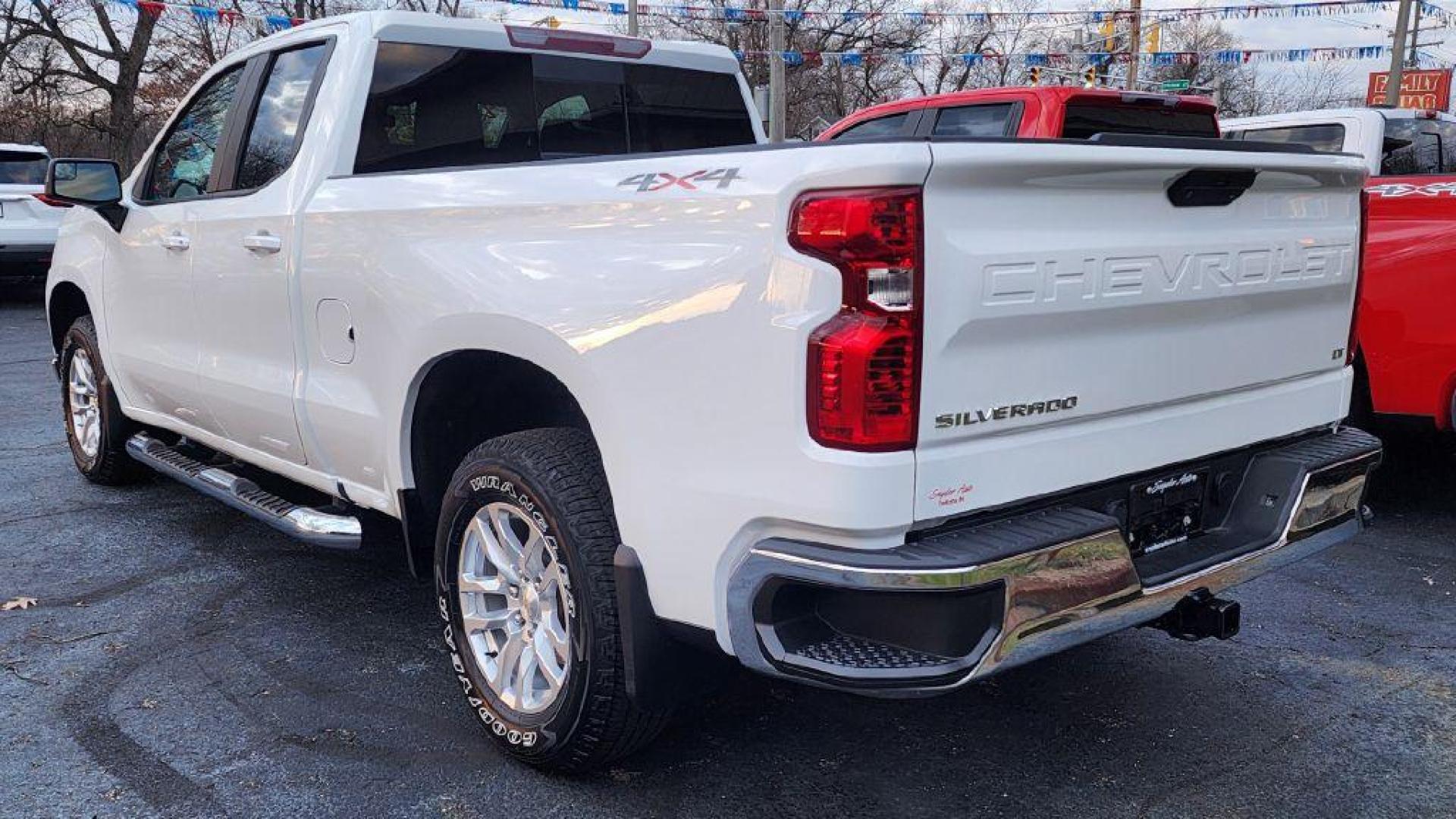 2020 WHITE CHEVROLET SILVERADO 1500 LT (1GCRYDED5LZ) with an 5.3L engine, Automatic transmission, located at 101 S. Halleck St., DeMotte, 46310, (219) 987-2922, 41.202343, -87.198189 - Photo#3