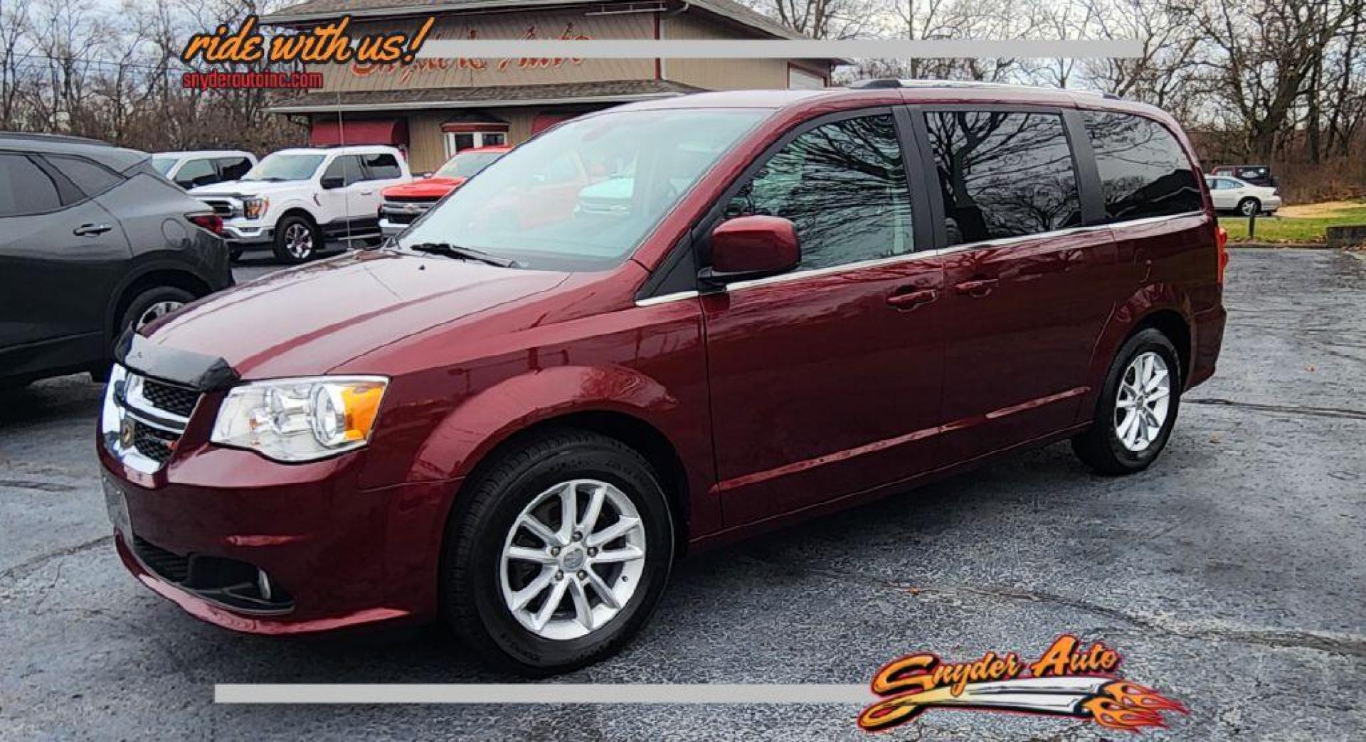 2018 BURGAN DODGE GRAND CARAVAN SXT (2C4RDGCG4JR) with an 3.6L engine, Automatic transmission, located at 101 S. Halleck St., DeMotte, 46310, (219) 987-2922, 41.202343, -87.198189 - Photo#0