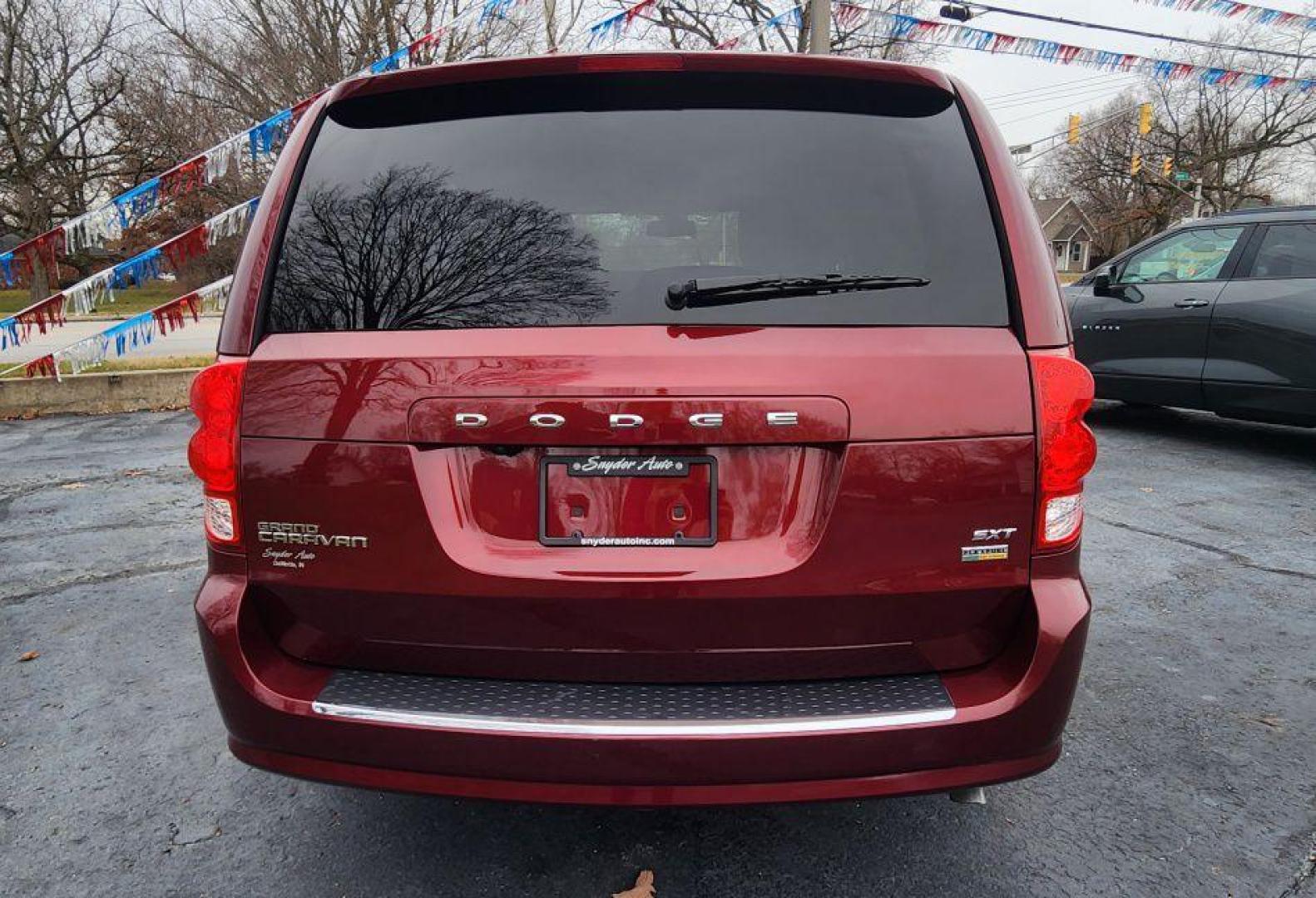 2018 BURGAN DODGE GRAND CARAVAN SXT (2C4RDGCG4JR) with an 3.6L engine, Automatic transmission, located at 101 S. Halleck St., DeMotte, 46310, (219) 987-2922, 41.202343, -87.198189 - Photo#9