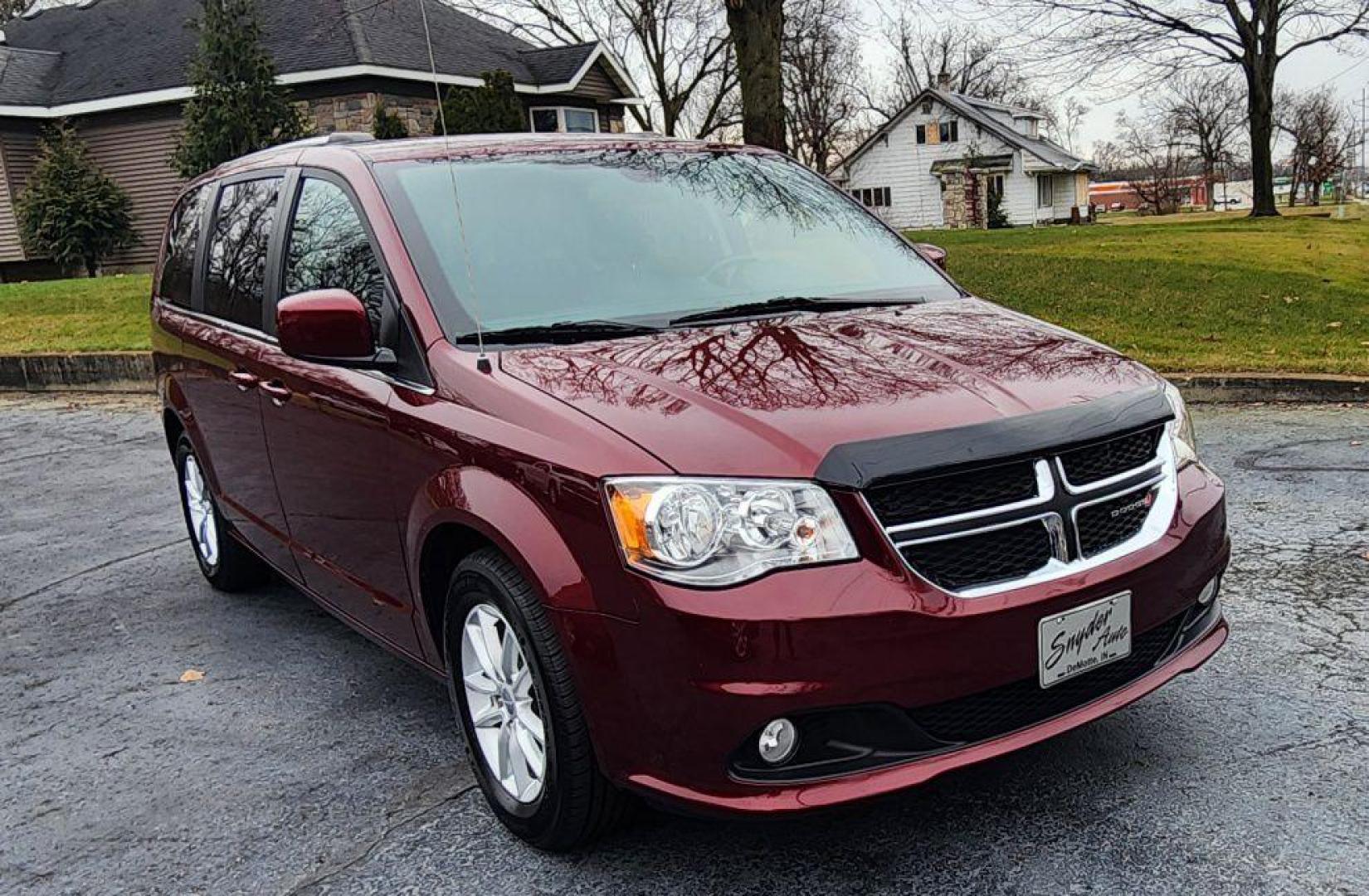 2018 BURGAN DODGE GRAND CARAVAN SXT (2C4RDGCG4JR) with an 3.6L engine, Automatic transmission, located at 101 S. Halleck St., DeMotte, 46310, (219) 987-2922, 41.202343, -87.198189 - Photo#1