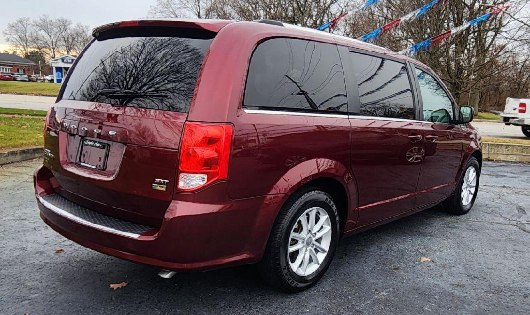 2018 BURGAN DODGE GRAND CARAVAN SXT (2C4RDGCG4JR) with an 3.6L engine, Automatic transmission, located at 101 S. Halleck St., DeMotte, 46310, (219) 987-2922, 41.202343, -87.198189 - Photo#2