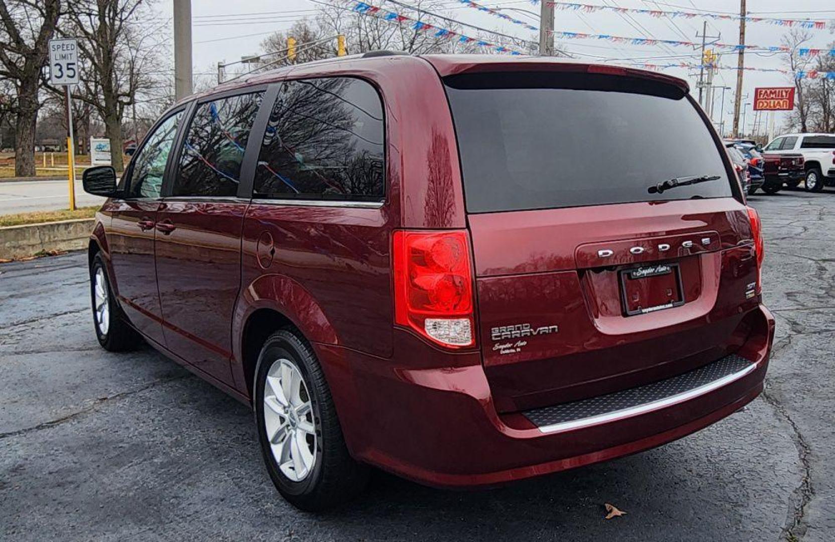 2018 BURGAN DODGE GRAND CARAVAN SXT (2C4RDGCG4JR) with an 3.6L engine, Automatic transmission, located at 101 S. Halleck St., DeMotte, 46310, (219) 987-2922, 41.202343, -87.198189 - Photo#3