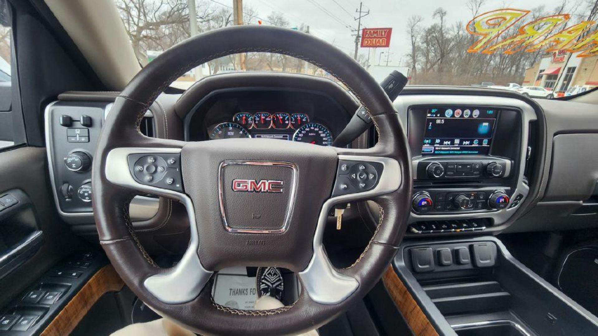 2018 GRAY GMC SIERRA 1500 SLT (3GTU2NECXJG) with an 5.3L engine, Automatic transmission, located at 101 S. Halleck St., DeMotte, 46310, (219) 987-2922, 41.202343, -87.198189 - Photo#9