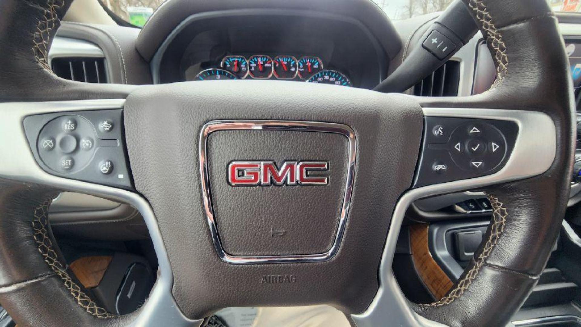 2018 GRAY GMC SIERRA 1500 SLT (3GTU2NECXJG) with an 5.3L engine, Automatic transmission, located at 101 S. Halleck St., DeMotte, 46310, (219) 987-2922, 41.202343, -87.198189 - Photo#18