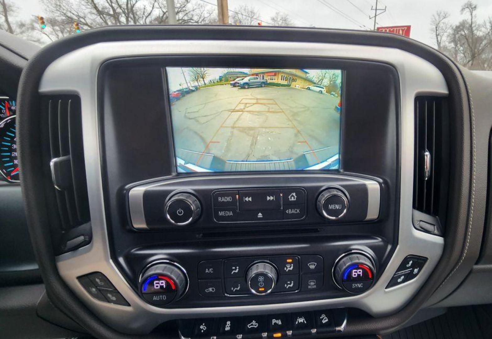 2018 GRAY GMC SIERRA 1500 SLT (3GTU2NECXJG) with an 5.3L engine, Automatic transmission, located at 101 S. Halleck St., DeMotte, 46310, (219) 987-2922, 41.202343, -87.198189 - Photo#21