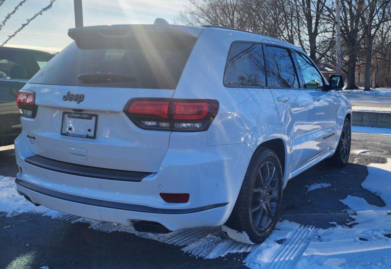 2021 WHITE JEEP GRAND CHEROKEE HIGH ALTITUDE (1C4RJFCG0MC) with an 3.6L engine, Automatic transmission, located at 101 S. Halleck St., DeMotte, 46310, (219) 987-2922, 41.202343, -87.198189 - Photo#2