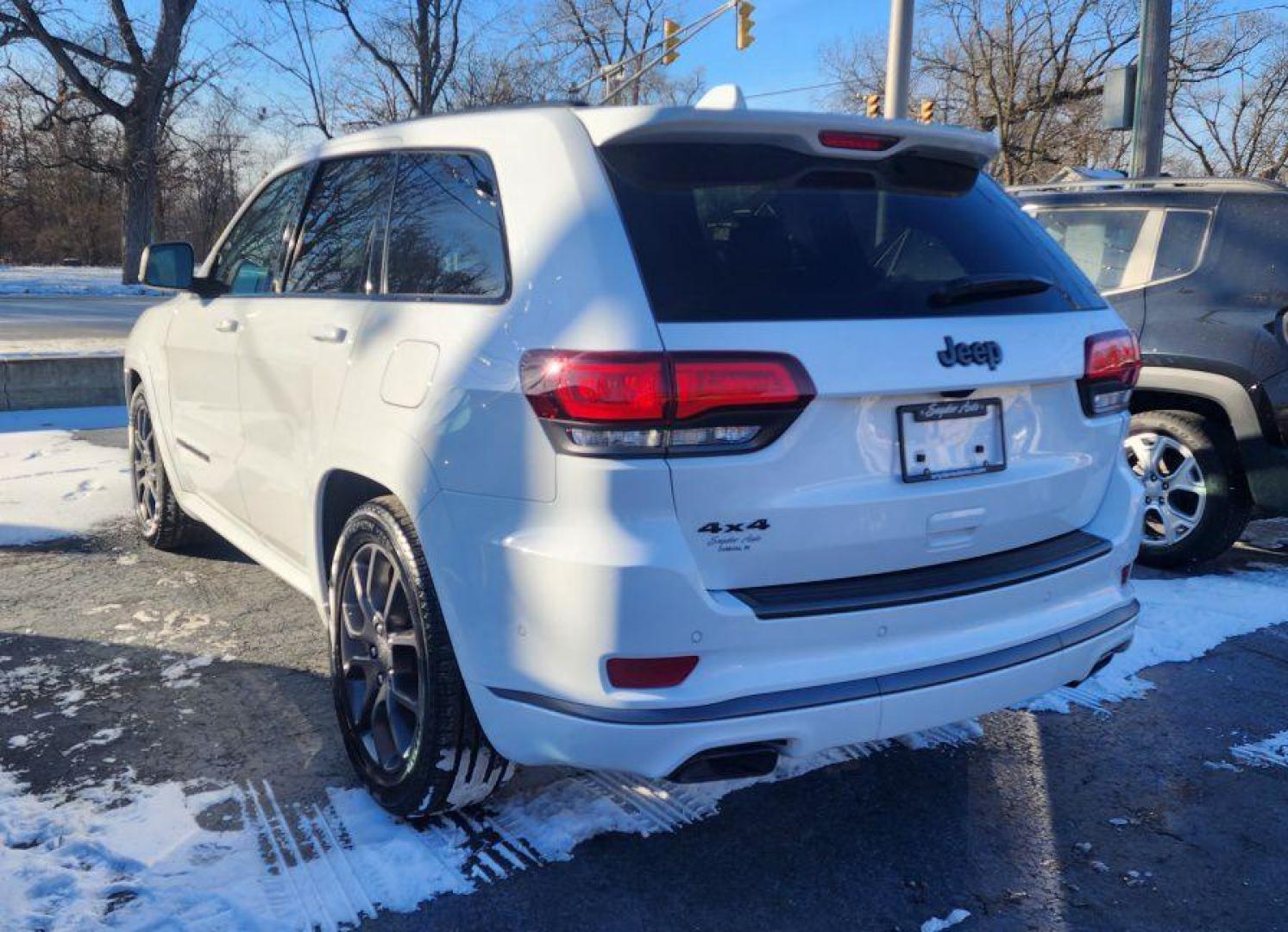 2021 WHITE JEEP GRAND CHEROKEE HIGH ALTITUDE (1C4RJFCG0MC) with an 3.6L engine, Automatic transmission, located at 101 S. Halleck St., DeMotte, 46310, (219) 987-2922, 41.202343, -87.198189 - Photo#3