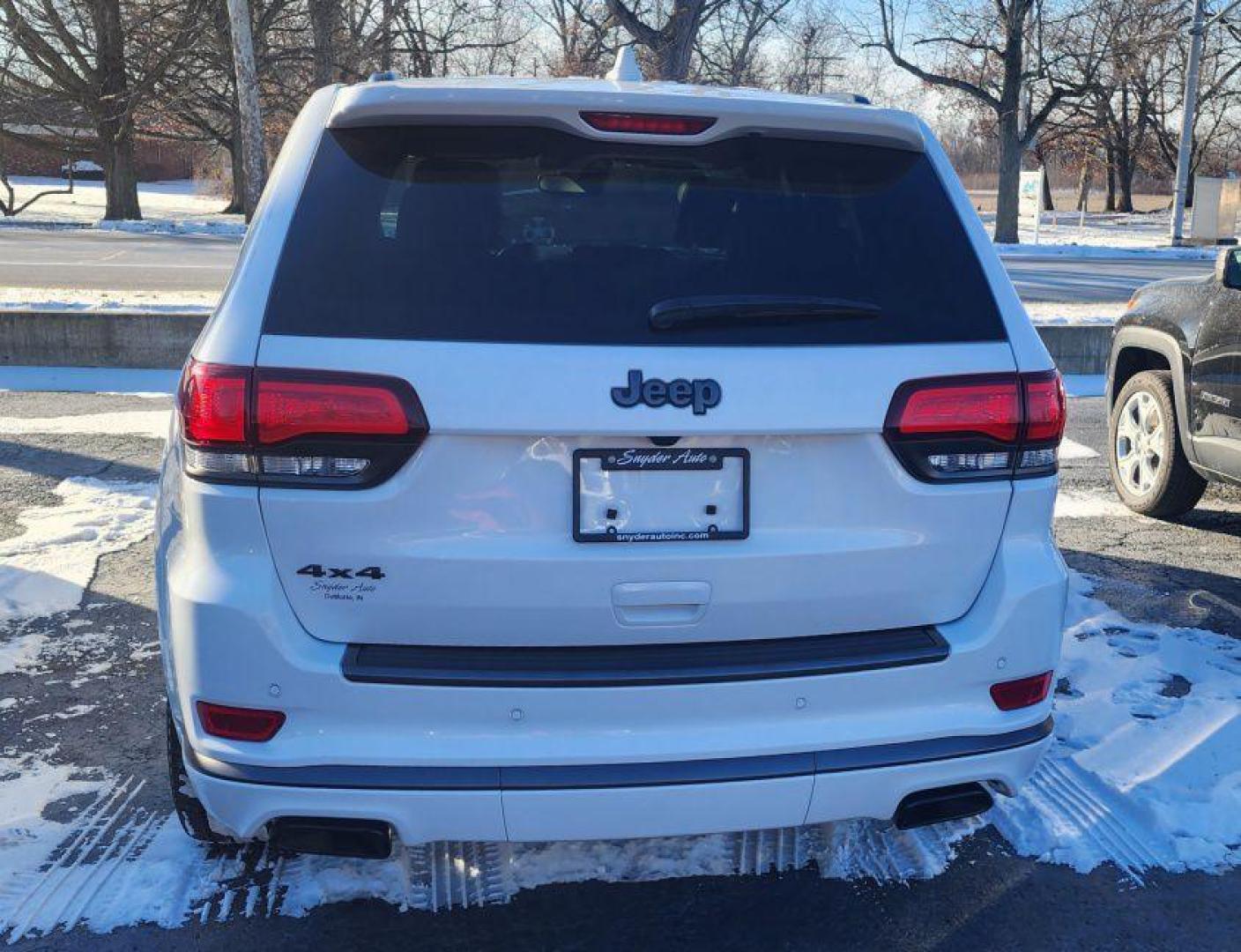 2021 WHITE JEEP GRAND CHEROKEE HIGH ALTITUDE (1C4RJFCG0MC) with an 3.6L engine, Automatic transmission, located at 101 S. Halleck St., DeMotte, 46310, (219) 987-2922, 41.202343, -87.198189 - Photo#4