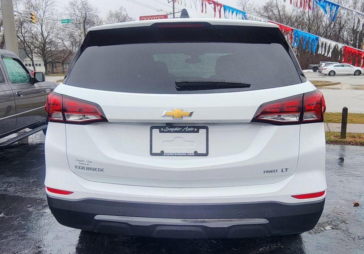 2023 WHITE CHEVROLET EQUINOX LT - AWD (3GNAXTEG5PS) with an 1.5L engine, Automatic transmission, located at 101 S. Halleck St., DeMotte, 46310, (219) 987-2922, 41.202343, -87.198189 - Photo#4