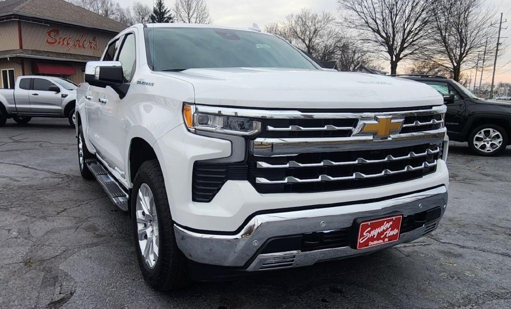 2023 WHITE CHEVROLET SILVERADO 1500 LTZ (2GCUDGED0P1) with an 5.3L engine, Automatic transmission, located at 101 S. Halleck St., DeMotte, 46310, (219) 987-2922, 41.202343, -87.198189 - Photo#1