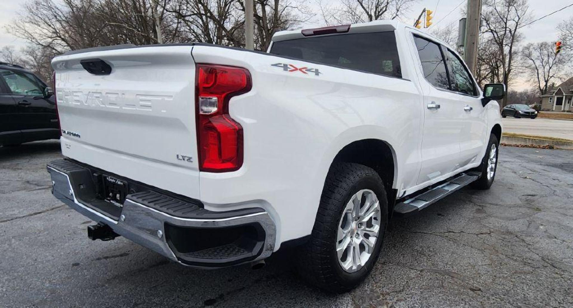 2023 WHITE CHEVROLET SILVERADO 1500 LTZ (2GCUDGED0P1) with an 5.3L engine, Automatic transmission, located at 101 S. Halleck St., DeMotte, 46310, (219) 987-2922, 41.202343, -87.198189 - Photo#2