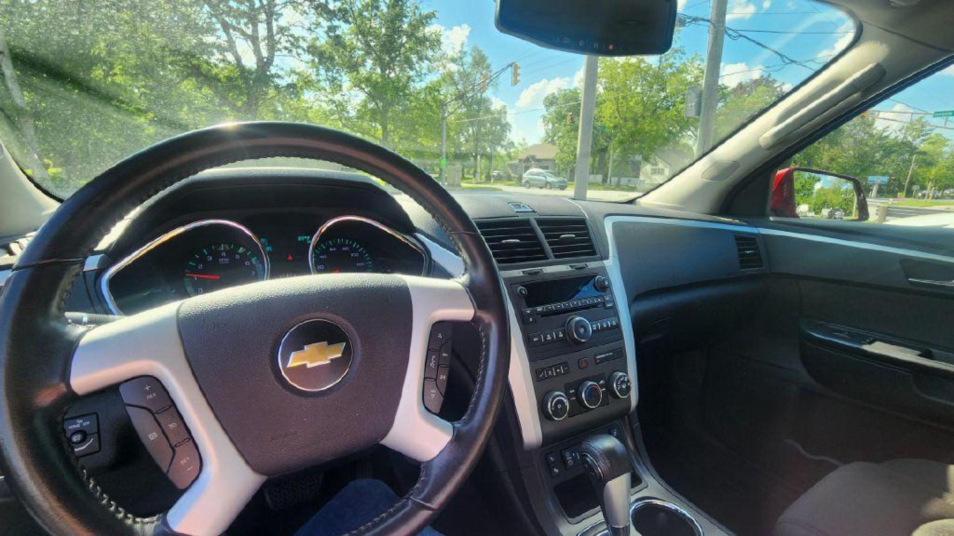 2012 BURGUN CHEVROLET TRAVERSE LT - FWD (1GNKRGED8CJ) with an 3.6L engine, Automatic transmission, located at 101 S. Halleck St., DeMotte, 46310, (219) 987-2922, 41.202343, -87.198189 - Photo#10