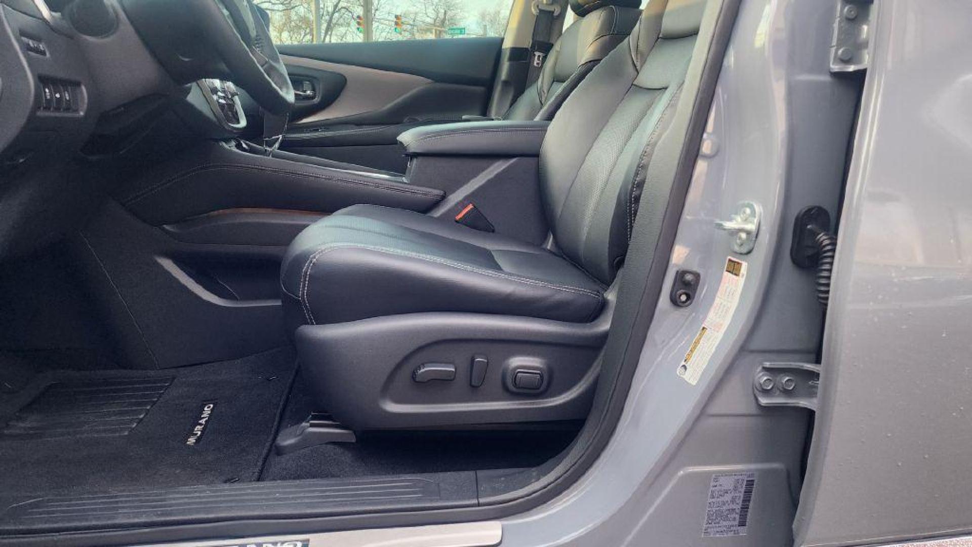 2023 GRAY NISSAN MURANO SL - AWD (5N1AZ2CS4PC) with an 3.5L engine, Automatic transmission, located at 101 S. Halleck St., DeMotte, 46310, (219) 987-2922, 41.202343, -87.198189 - Photo#6