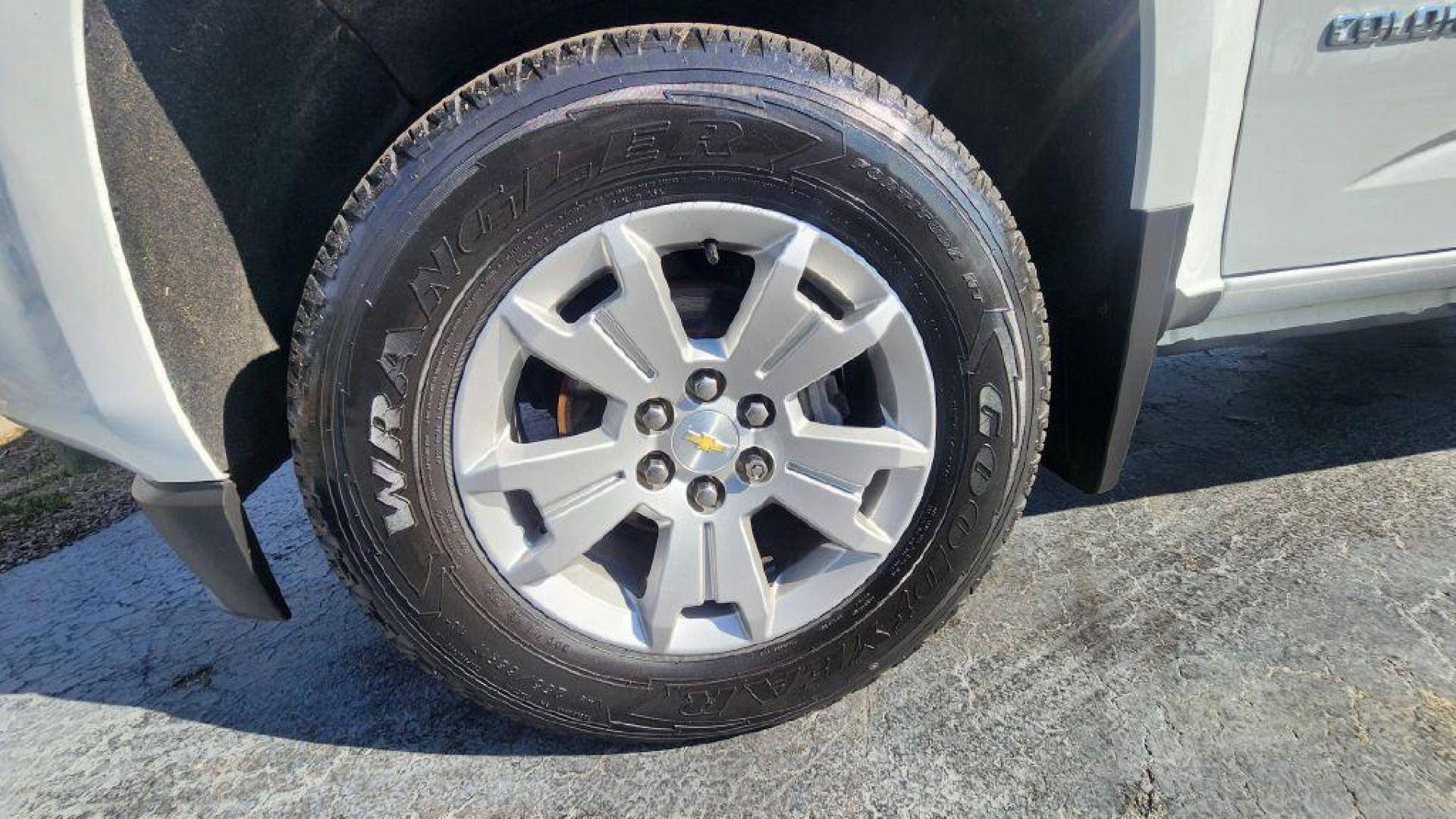 2020 WHITE CHEVROLET COLORADO LT - 4WD (1GCGTCEN9L1) with an 3.6L engine, Automatic transmission, located at 101 S. Halleck St., DeMotte, 46310, (219) 987-2922, 41.202343, -87.198189 - Photo#23