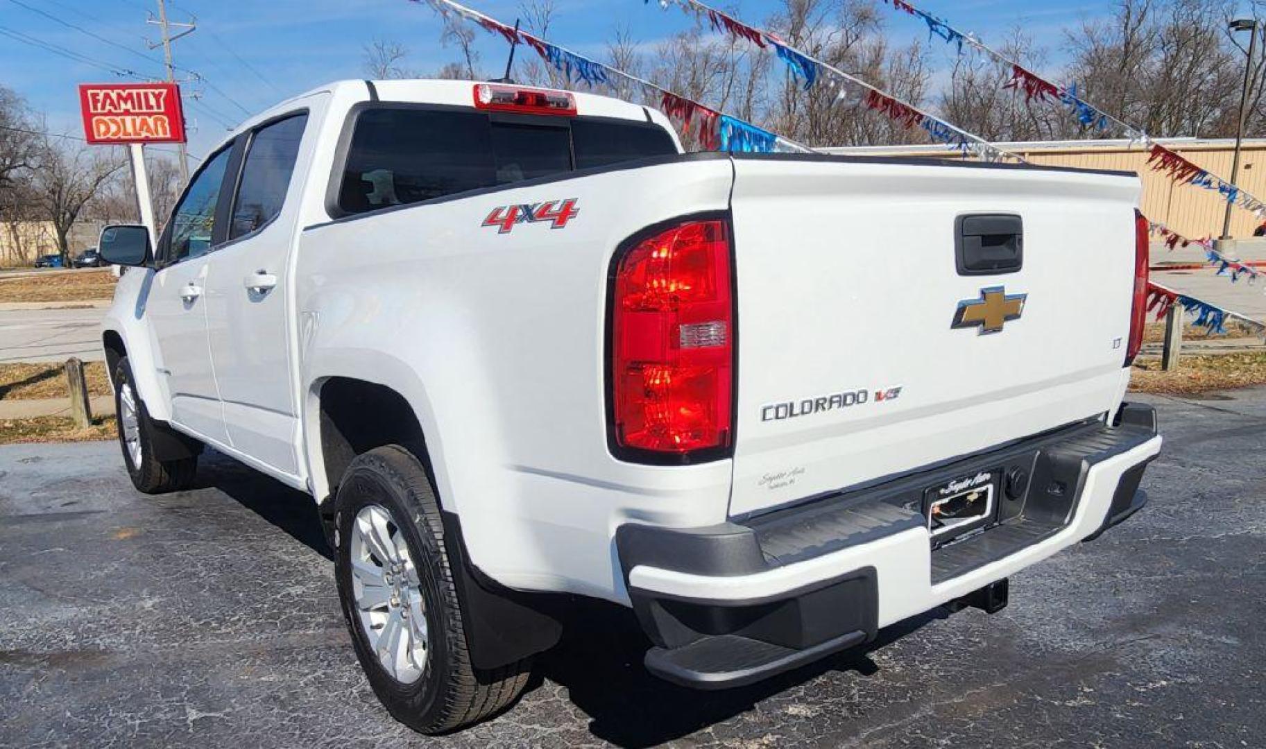 2020 WHITE CHEVROLET COLORADO LT - 4WD (1GCGTCEN9L1) with an 3.6L engine, Automatic transmission, located at 101 S. Halleck St., DeMotte, 46310, (219) 987-2922, 41.202343, -87.198189 - Photo#3