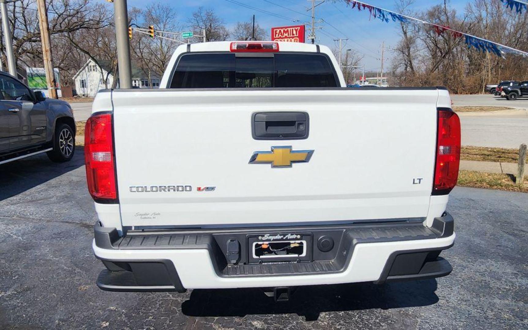 2020 WHITE CHEVROLET COLORADO LT - 4WD (1GCGTCEN9L1) with an 3.6L engine, Automatic transmission, located at 101 S. Halleck St., DeMotte, 46310, (219) 987-2922, 41.202343, -87.198189 - Photo#4