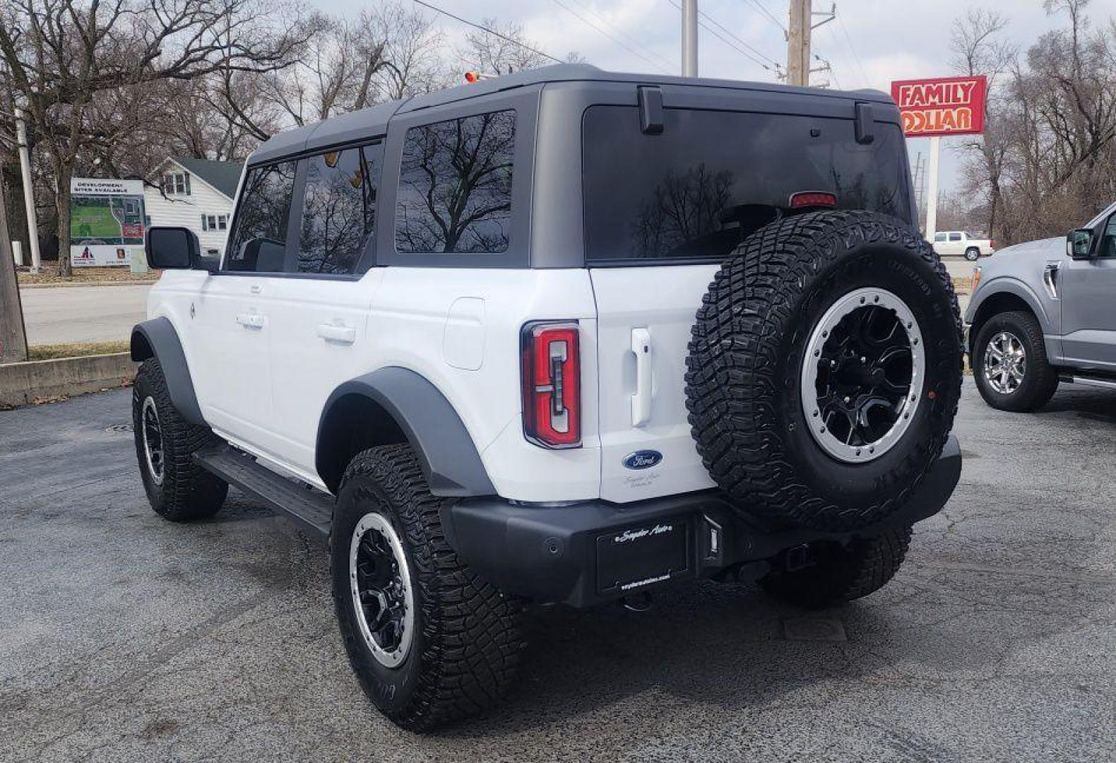 2023 WHITE FORD BRONCO OUTER BANKS ADV - AWD (1FMEE5DP6PL) with an 2.7L engine, Automatic transmission, located at 101 S. Halleck St., DeMotte, 46310, (219) 987-2922, 41.202343, -87.198189 - Photo#3