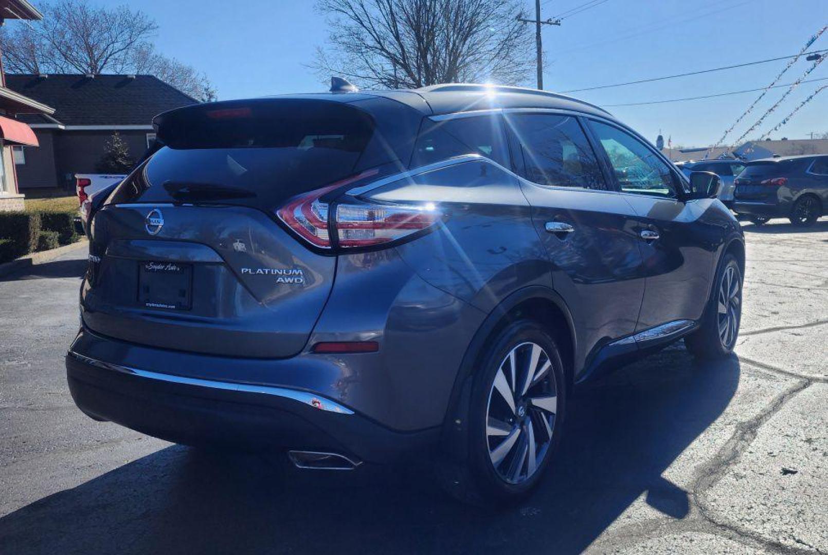 2017 GRAY NISSAN MURANO PLATINUM - AWD (5N1AZ2MH6HN) with an 3.5L engine, Continuously Variable transmission, located at 101 S. Halleck St., DeMotte, 46310, (219) 987-2922, 41.202343, -87.198189 - Photo#2