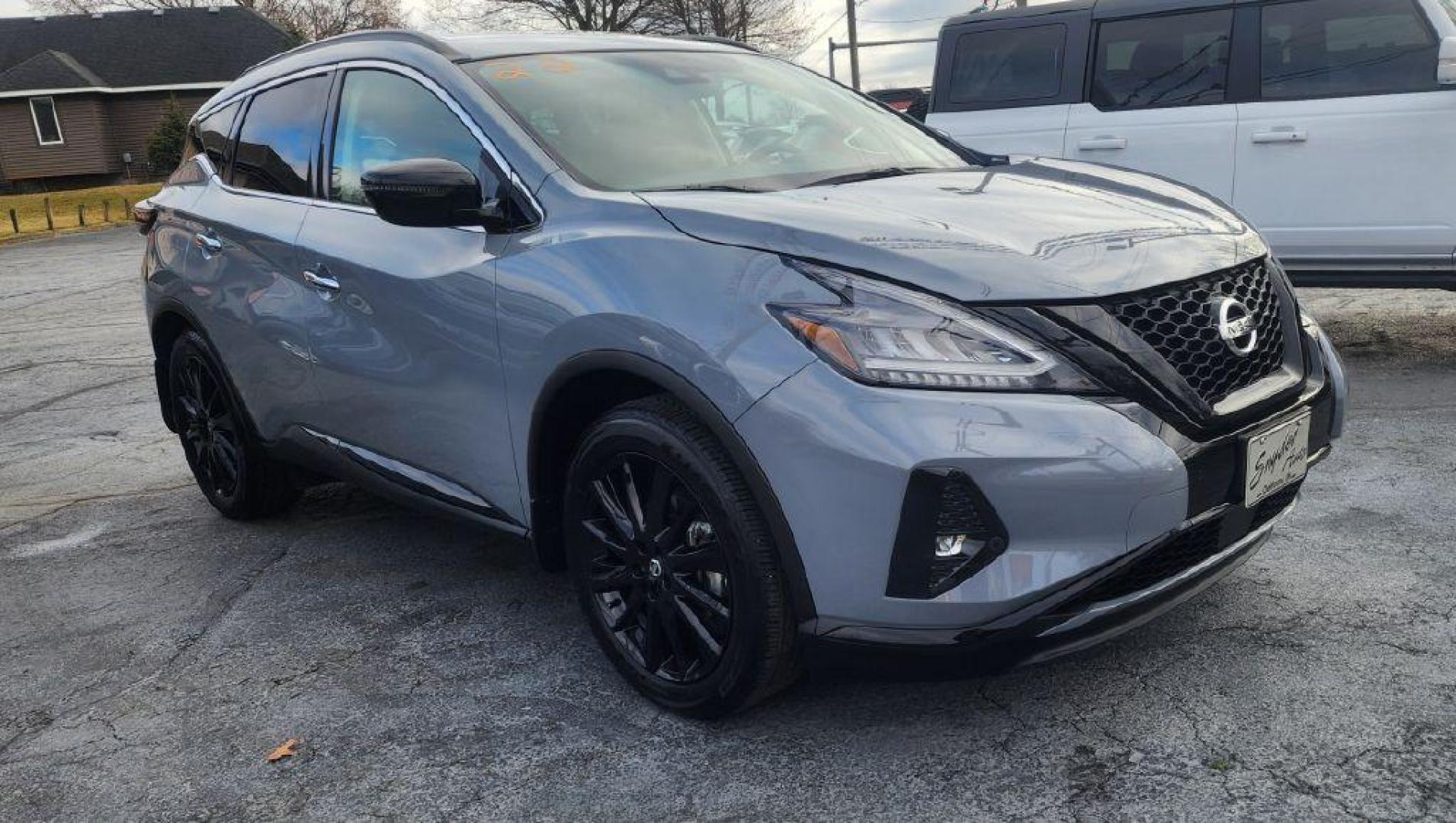 2022 GRAY NISSAN MURANO SV (5N1AZ2BS4NC) with an 3.5L engine, Automatic transmission, located at 101 S. Halleck St., DeMotte, 46310, (219) 987-2922, 41.202343, -87.198189 - Photo#1